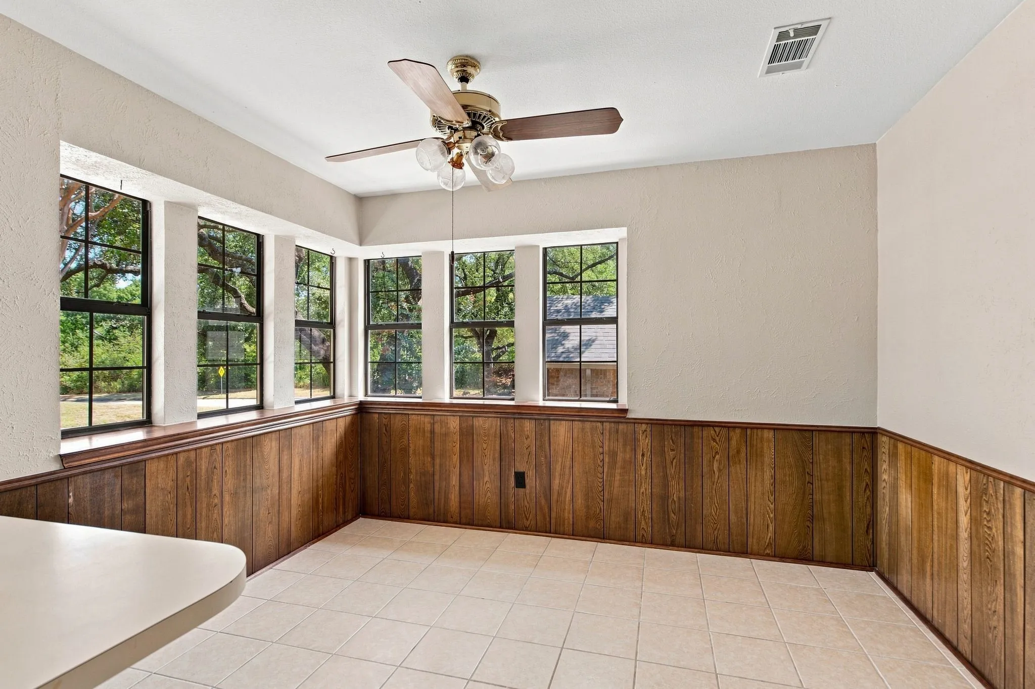 Single Family Residence For Rent in Collin County , 3205 Wrangler Road, Plano, Texas 75074, 4 Bedroom, 3 Bathroom, 2 Garage spaces, 2,095 Sqft, built in 1983, mls#21381692, Real Estate Agent in Plano, Homes For Rent in Collin county, Homes For Rent in Plano, Realtor in Plano Texas, Real Estate Brokerage Independent Realty Texas, Luminita Cordes Realtor