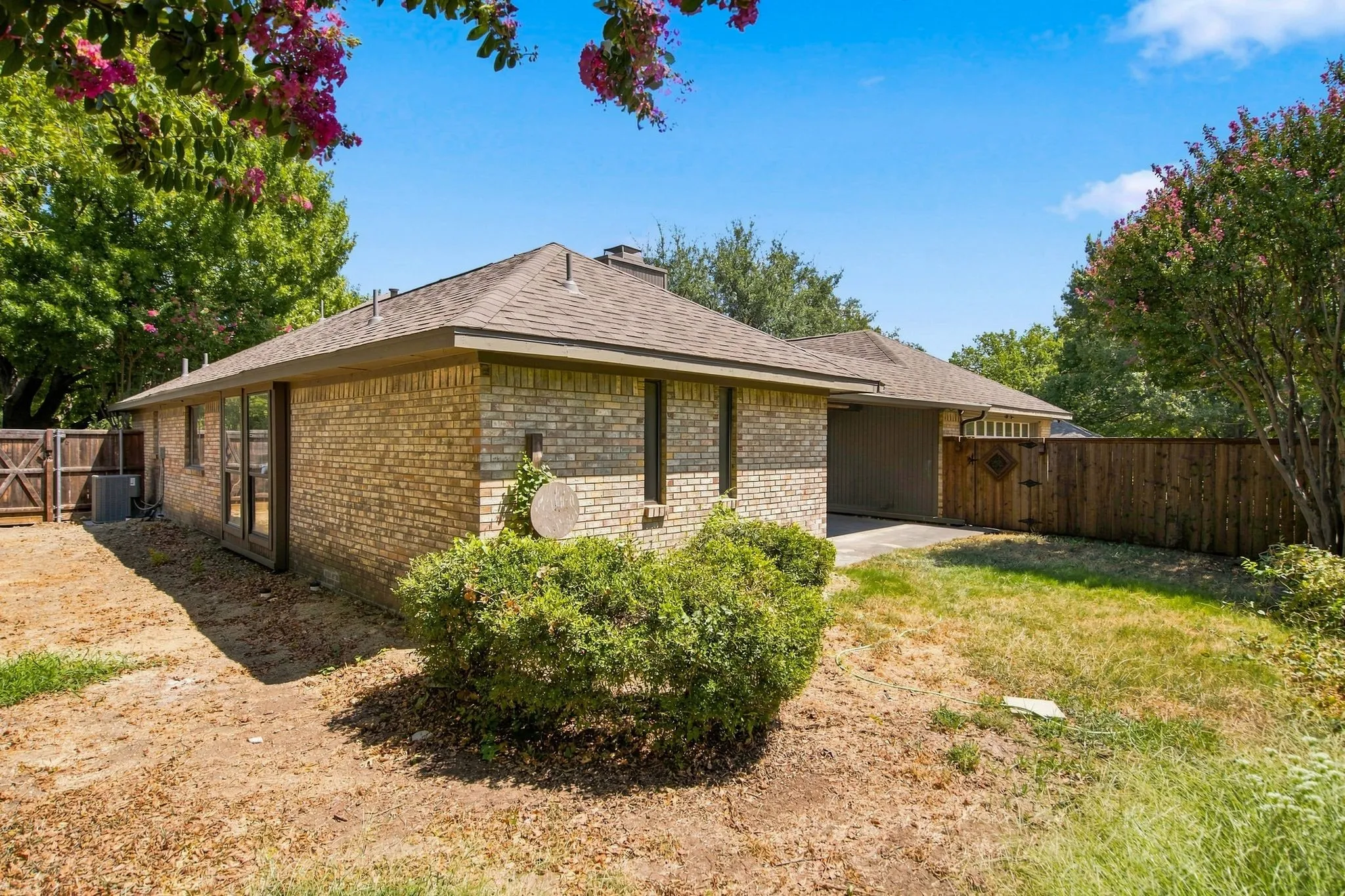 Single Family Residence For Rent in Collin County , 3205 Wrangler Road, Plano, Texas 75074, 4 Bedroom, 3 Bathroom, 2 Garage spaces, 2,095 Sqft, built in 1983, mls#21381692, Real Estate Agent in Plano, Homes For Rent in Collin county, Homes For Rent in Plano, Realtor in Plano Texas, Real Estate Brokerage Independent Realty Texas, Luminita Cordes Realtor