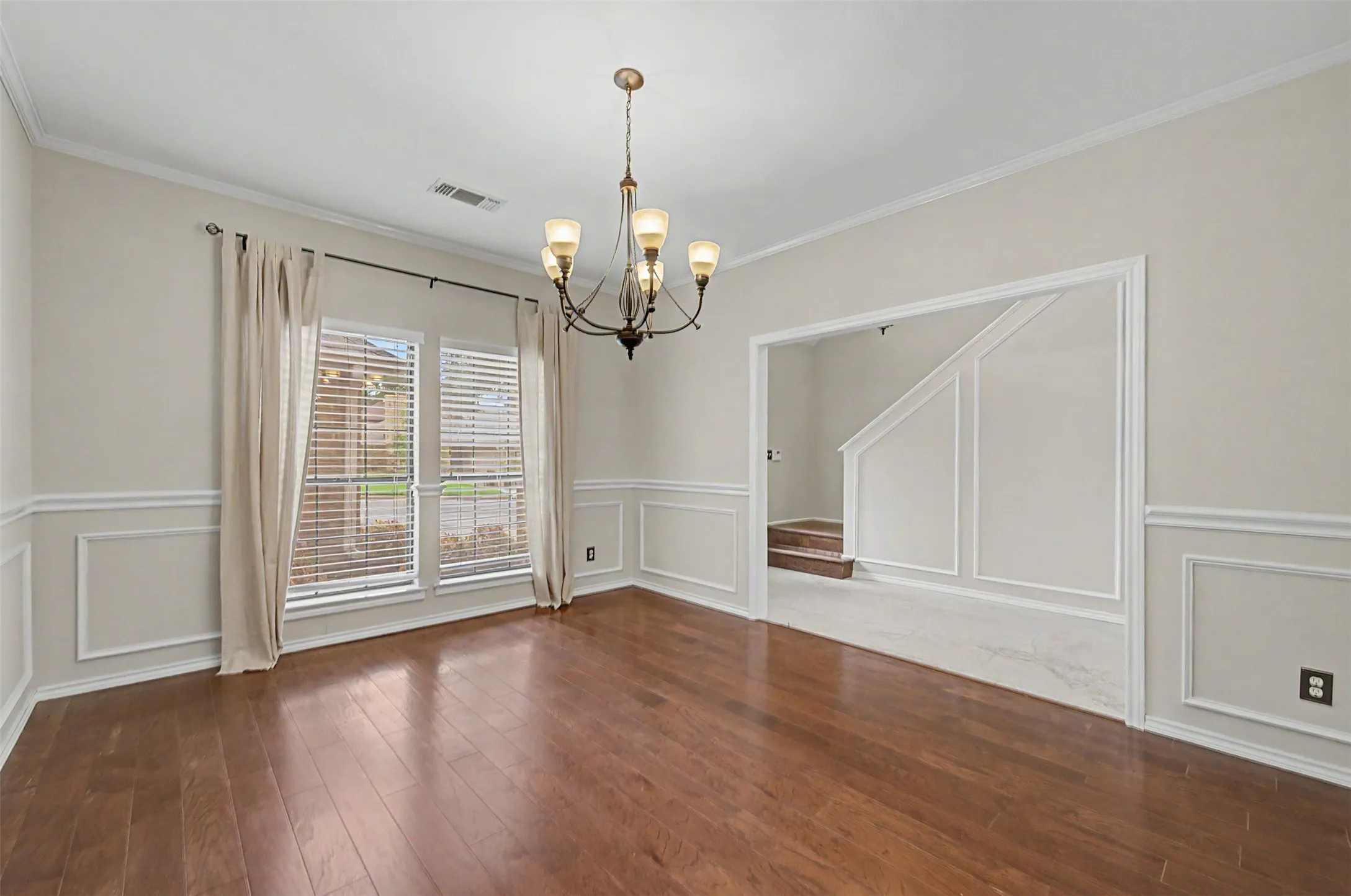Single Family Residence For Sale in Tarrant County , 68 Legend Road, Benbrook, Texas 76132, 3 Bedroom, 3 Bathroom, 2 Garage spaces, 2,693 Sqft, built in 1985, mls#21381267, Real Estate Agent in Benbrook, Homes For Sale in Tarrant county, Homes For Sale in Benbrook, Realtor in Benbrook Texas, Real Estate Brokerage Independent Realty Texas, Luminita Cordes Realtor