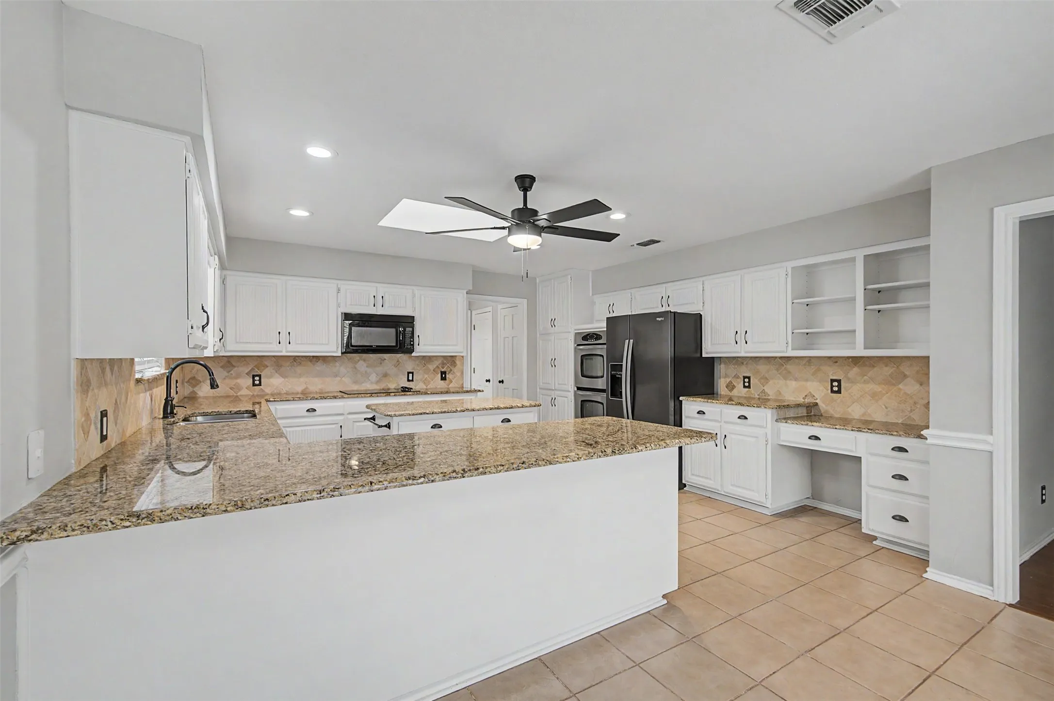 Single Family Residence For Sale in Tarrant County , 68 Legend Road, Benbrook, Texas 76132, 3 Bedroom, 3 Bathroom, 2 Garage spaces, 2,693 Sqft, built in 1985, mls#21381267, Real Estate Agent in Benbrook, Homes For Sale in Tarrant county, Homes For Sale in Benbrook, Realtor in Benbrook Texas, Real Estate Brokerage Independent Realty Texas, Luminita Cordes Realtor