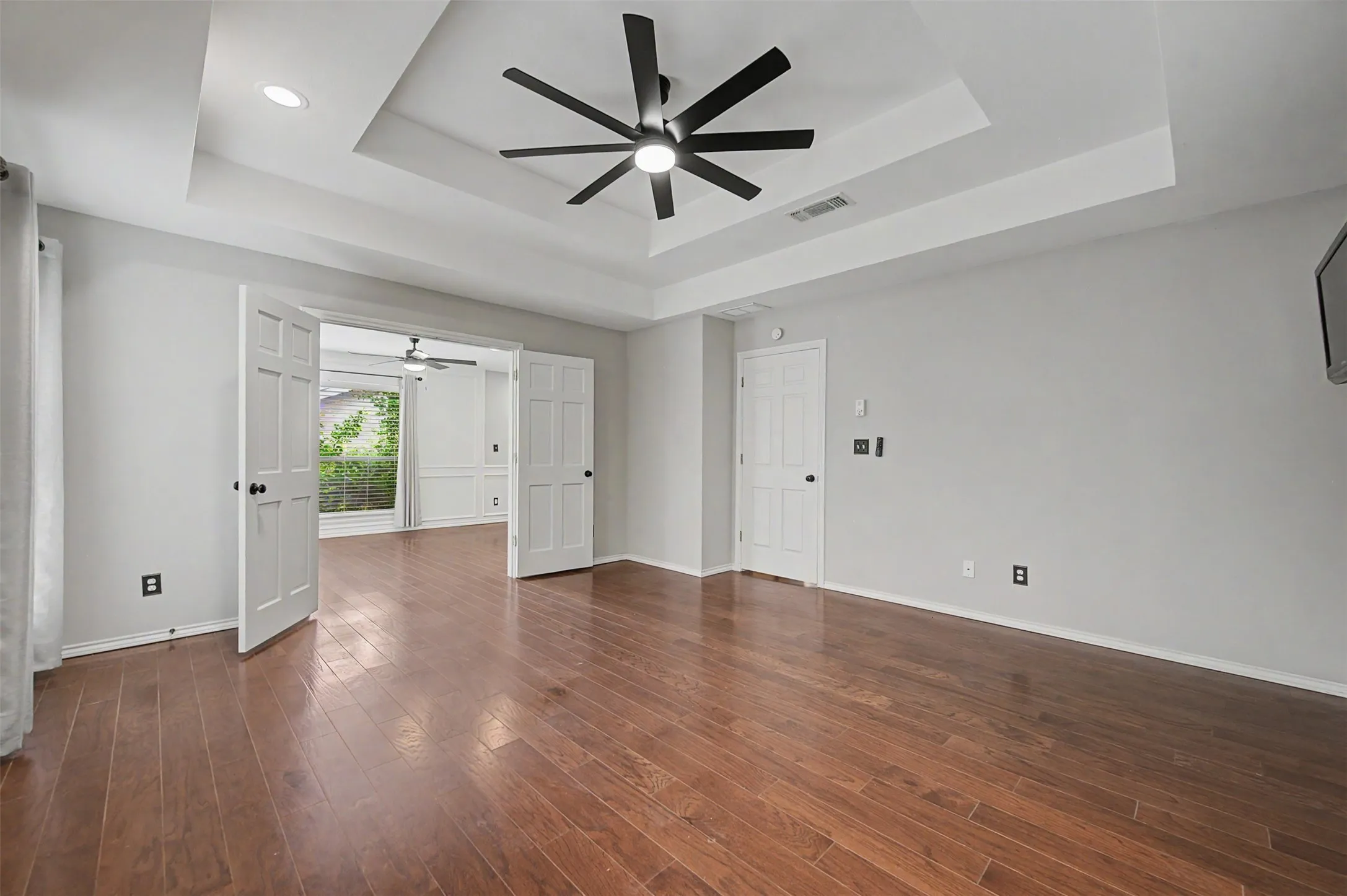 Single Family Residence For Sale in Tarrant County , 68 Legend Road, Benbrook, Texas 76132, 3 Bedroom, 3 Bathroom, 2 Garage spaces, 2,693 Sqft, built in 1985, mls#21381267, Real Estate Agent in Benbrook, Homes For Sale in Tarrant county, Homes For Sale in Benbrook, Realtor in Benbrook Texas, Real Estate Brokerage Independent Realty Texas, Luminita Cordes Realtor