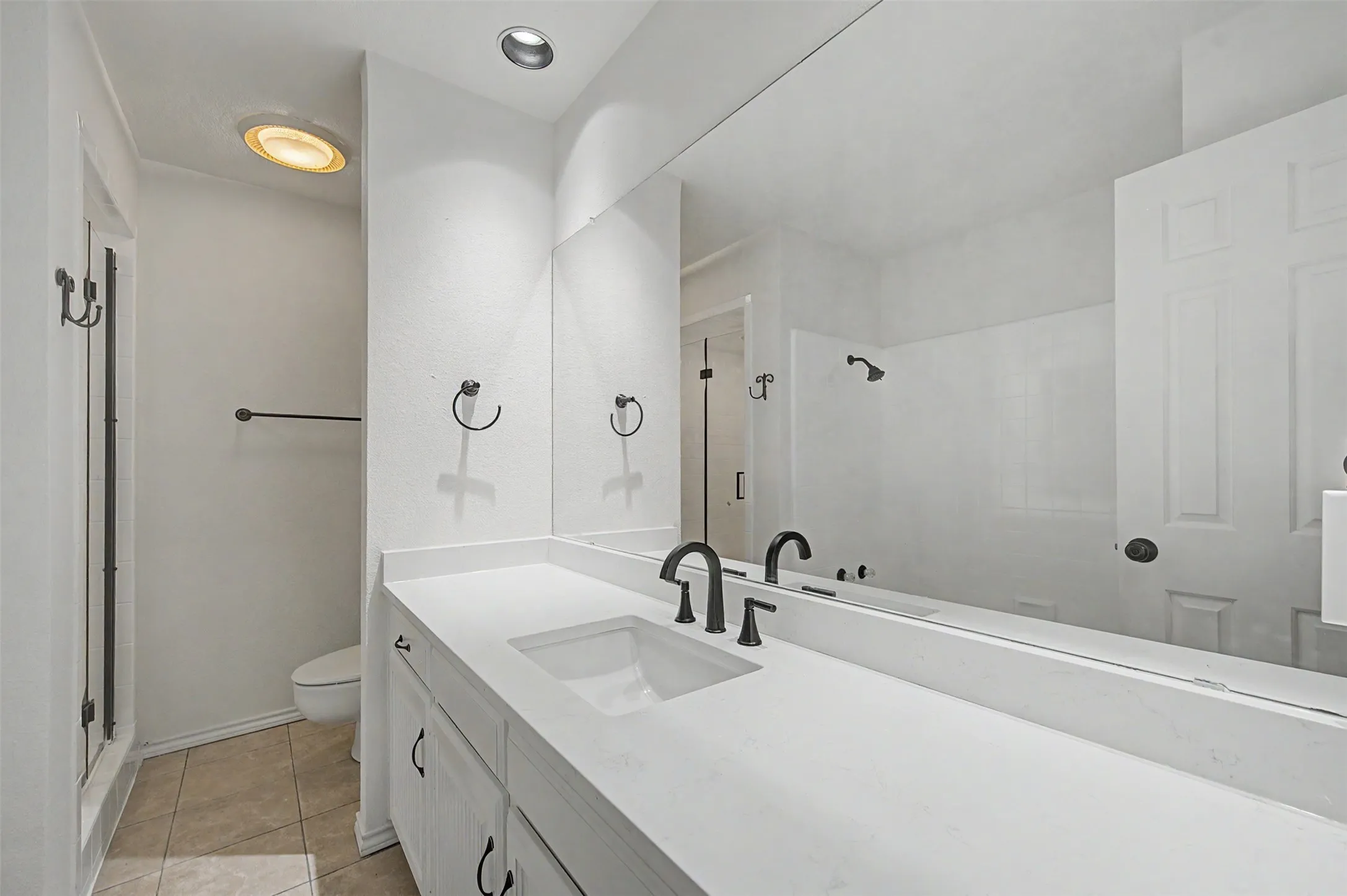 Single Family Residence For Sale in Tarrant County , 68 Legend Road, Benbrook, Texas 76132, 3 Bedroom, 3 Bathroom, 2 Garage spaces, 2,693 Sqft, built in 1985, mls#21381267, Real Estate Agent in Benbrook, Homes For Sale in Tarrant county, Homes For Sale in Benbrook, Realtor in Benbrook Texas, Real Estate Brokerage Independent Realty Texas, Luminita Cordes Realtor