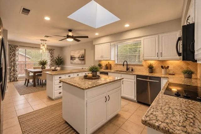 Single Family Residence For Sale in Tarrant County , 68 Legend Road, Benbrook, Texas 76132, 3 Bedroom, 3 Bathroom, 2 Garage spaces, 2,693 Sqft, built in 1985, mls#21381267, Real Estate Agent in Benbrook, Homes For Sale in Tarrant county, Homes For Sale in Benbrook, Realtor in Benbrook Texas, Real Estate Brokerage Independent Realty Texas, Luminita Cordes Realtor