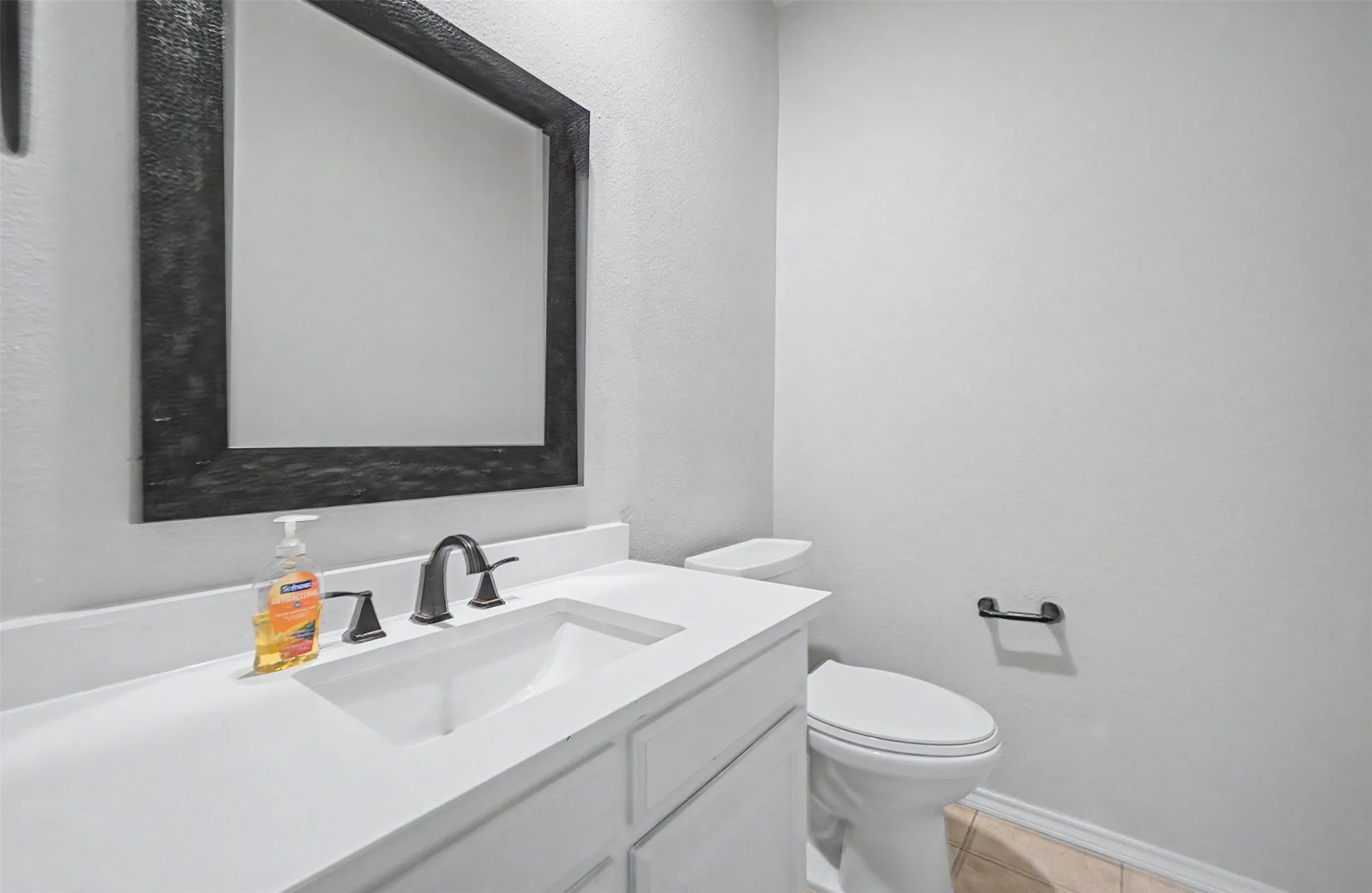 Single Family Residence For Sale in Tarrant County , 68 Legend Road, Benbrook, Texas 76132, 3 Bedroom, 3 Bathroom, 2 Garage spaces, 2,693 Sqft, built in 1985, mls#21381267, Real Estate Agent in Benbrook, Homes For Sale in Tarrant county, Homes For Sale in Benbrook, Realtor in Benbrook Texas, Real Estate Brokerage Independent Realty Texas, Luminita Cordes Realtor