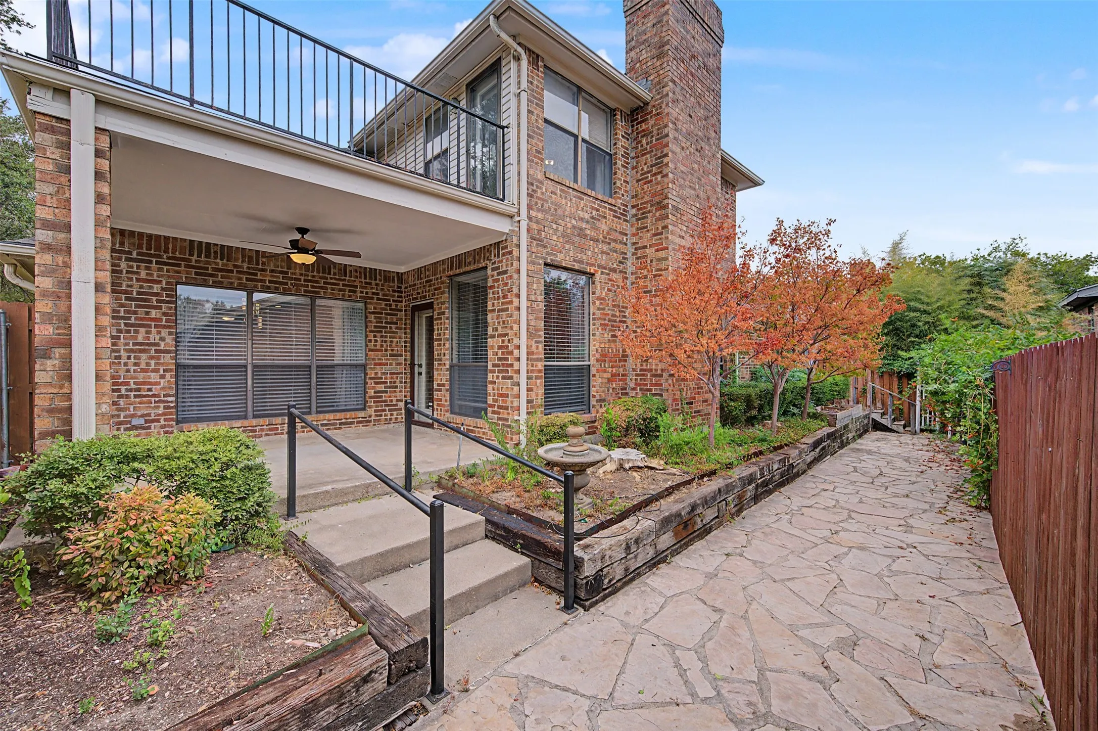 Single Family Residence For Sale in Tarrant County , 68 Legend Road, Benbrook, Texas 76132, 3 Bedroom, 3 Bathroom, 2 Garage spaces, 2,693 Sqft, built in 1985, mls#21381267, Real Estate Agent in Benbrook, Homes For Sale in Tarrant county, Homes For Sale in Benbrook, Realtor in Benbrook Texas, Real Estate Brokerage Independent Realty Texas, Luminita Cordes Realtor
