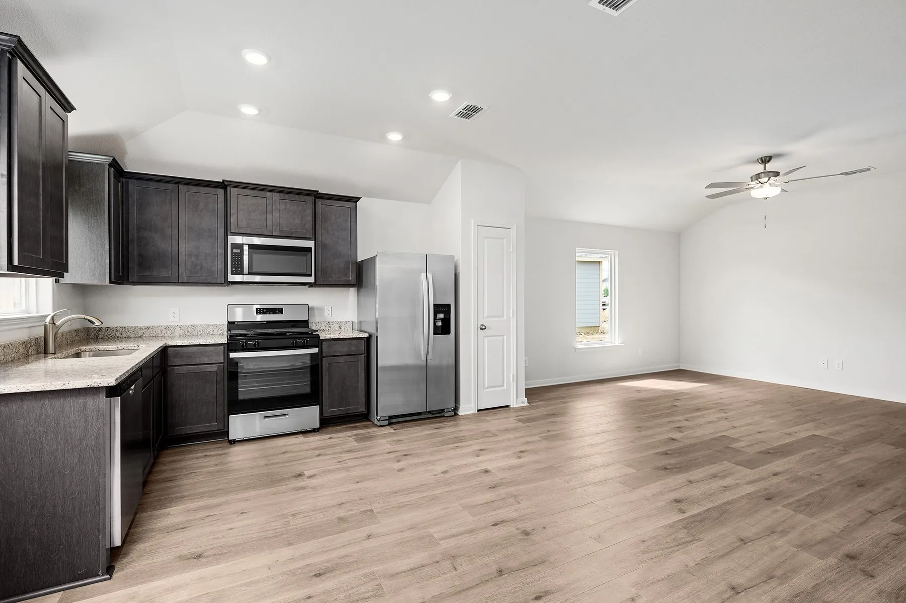 Single Family Residence For Sale in Denton County , 8309 White Wolf Trail, Ponder, Texas 76259, 2 Bedroom, 2 Bathroom, 1 Garage spaces, 996 Sqft, built in 2025, mls#21381725, Real Estate Agent in Ponder, Homes For Sale in Denton county, Homes For Sale in Ponder, Realtor in Ponder Texas, Real Estate Brokerage Independent Realty Texas, Luminita Cordes Realtor