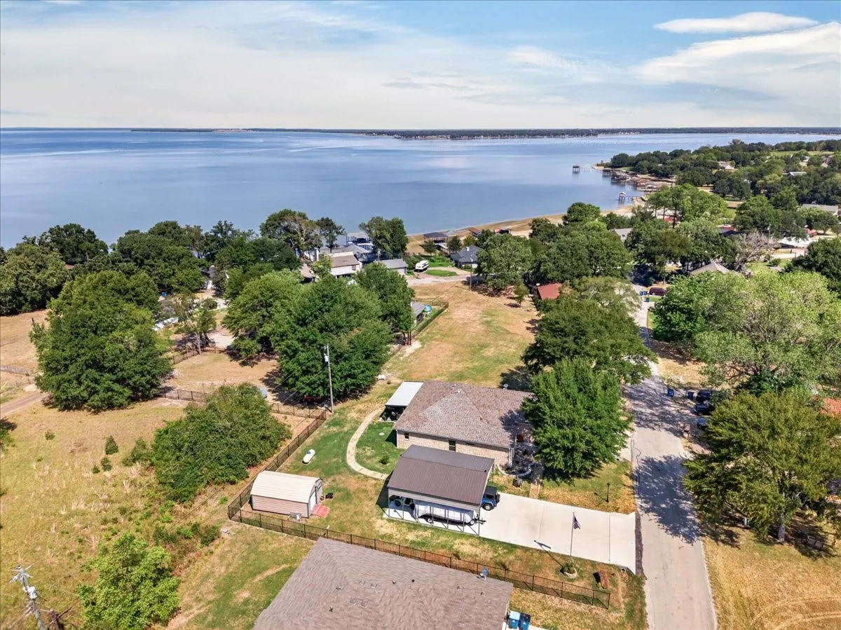 Single Family Residence For Sale in Henderson County , 315 Canoe Court, Gun Barrel City, Texas 75156, 2 Bedroom, 2 Bathroom, 2 Garage spaces, 1,591 Sqft, built in 2017, mls#21380911, Real Estate Agent in Gun Barrel City, Homes For Sale in Henderson county, Homes For Sale in Gun Barrel City, Realtor in Gun Barrel City Texas, Real Estate Brokerage Independent Realty Texas, Luminita Cordes Realtor