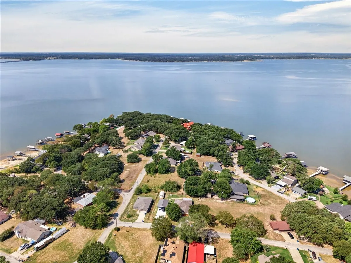 Single Family Residence For Sale in Henderson County , 315 Canoe Court, Gun Barrel City, Texas 75156, 2 Bedroom, 2 Bathroom, 2 Garage spaces, 1,591 Sqft, built in 2017, mls#21380911, Real Estate Agent in Gun Barrel City, Homes For Sale in Henderson county, Homes For Sale in Gun Barrel City, Realtor in Gun Barrel City Texas, Real Estate Brokerage Independent Realty Texas, Luminita Cordes Realtor