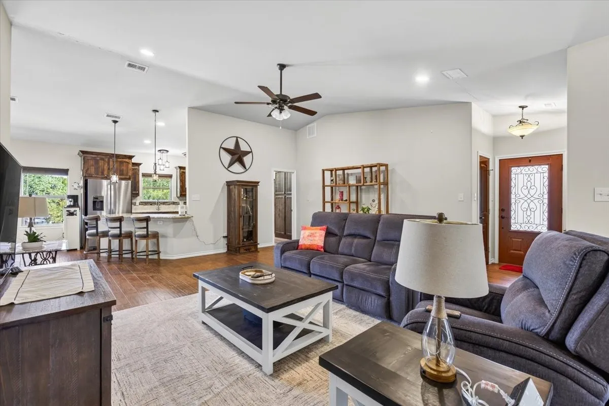 Single Family Residence For Sale in Henderson County , 315 Canoe Court, Gun Barrel City, Texas 75156, 2 Bedroom, 2 Bathroom, 2 Garage spaces, 1,591 Sqft, built in 2017, mls#21380911, Real Estate Agent in Gun Barrel City, Homes For Sale in Henderson county, Homes For Sale in Gun Barrel City, Realtor in Gun Barrel City Texas, Real Estate Brokerage Independent Realty Texas, Luminita Cordes Realtor