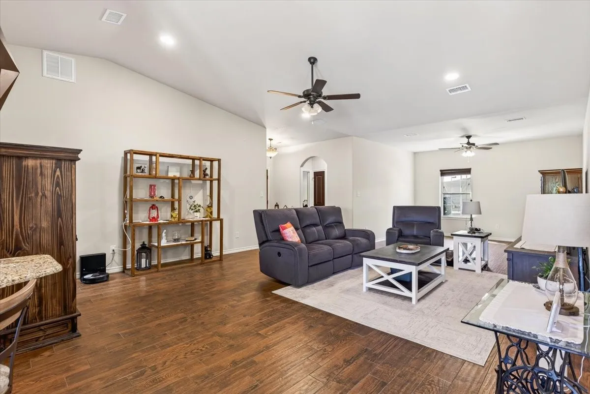 Single Family Residence For Sale in Henderson County , 315 Canoe Court, Gun Barrel City, Texas 75156, 2 Bedroom, 2 Bathroom, 2 Garage spaces, 1,591 Sqft, built in 2017, mls#21380911, Real Estate Agent in Gun Barrel City, Homes For Sale in Henderson county, Homes For Sale in Gun Barrel City, Realtor in Gun Barrel City Texas, Real Estate Brokerage Independent Realty Texas, Luminita Cordes Realtor