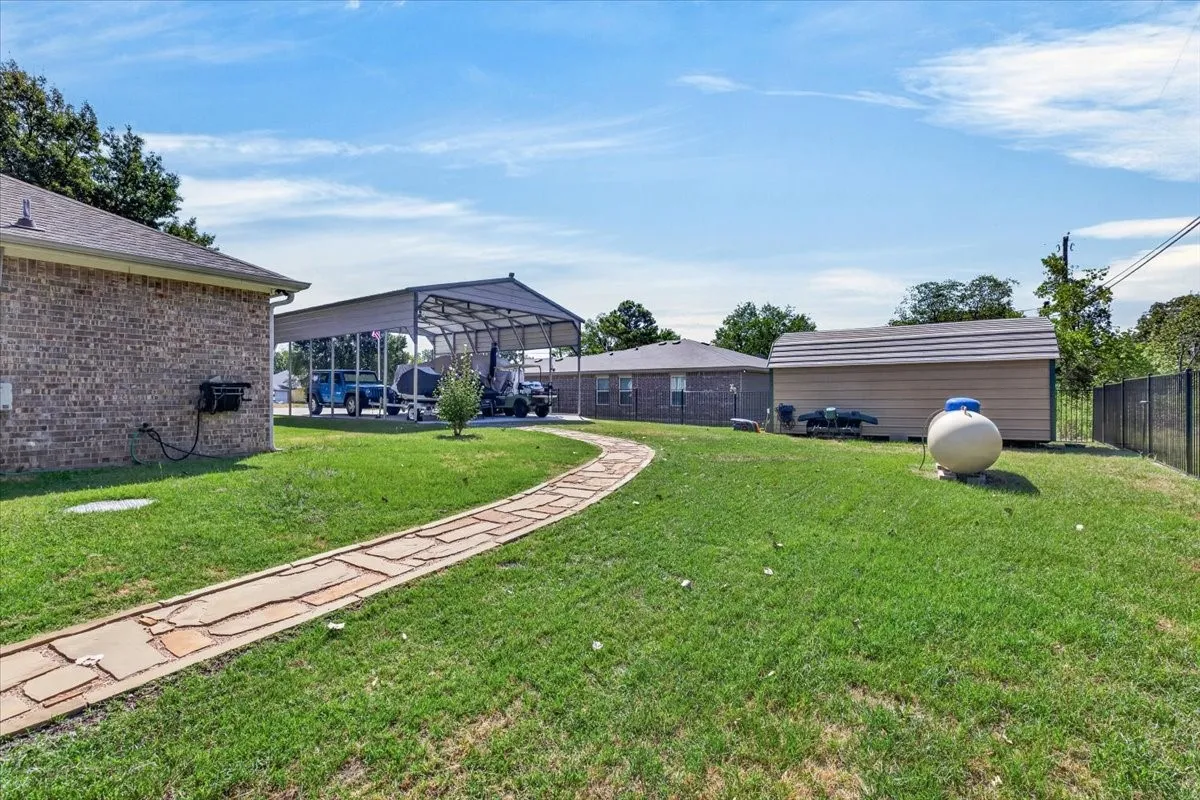 Single Family Residence For Sale in Henderson County , 315 Canoe Court, Gun Barrel City, Texas 75156, 2 Bedroom, 2 Bathroom, 2 Garage spaces, 1,591 Sqft, built in 2017, mls#21380911, Real Estate Agent in Gun Barrel City, Homes For Sale in Henderson county, Homes For Sale in Gun Barrel City, Realtor in Gun Barrel City Texas, Real Estate Brokerage Independent Realty Texas, Luminita Cordes Realtor