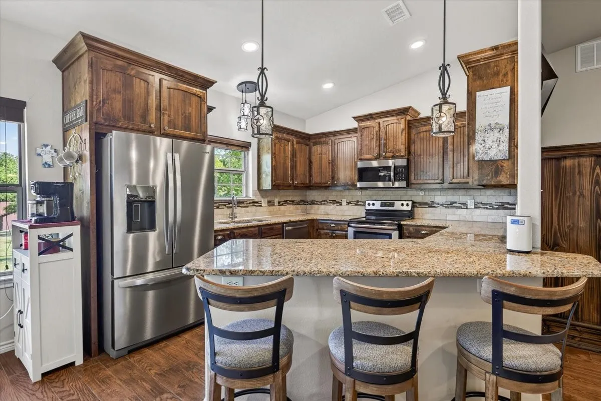 Single Family Residence For Sale in Henderson County , 315 Canoe Court, Gun Barrel City, Texas 75156, 2 Bedroom, 2 Bathroom, 2 Garage spaces, 1,591 Sqft, built in 2017, mls#21380911, Real Estate Agent in Gun Barrel City, Homes For Sale in Henderson county, Homes For Sale in Gun Barrel City, Realtor in Gun Barrel City Texas, Real Estate Brokerage Independent Realty Texas, Luminita Cordes Realtor