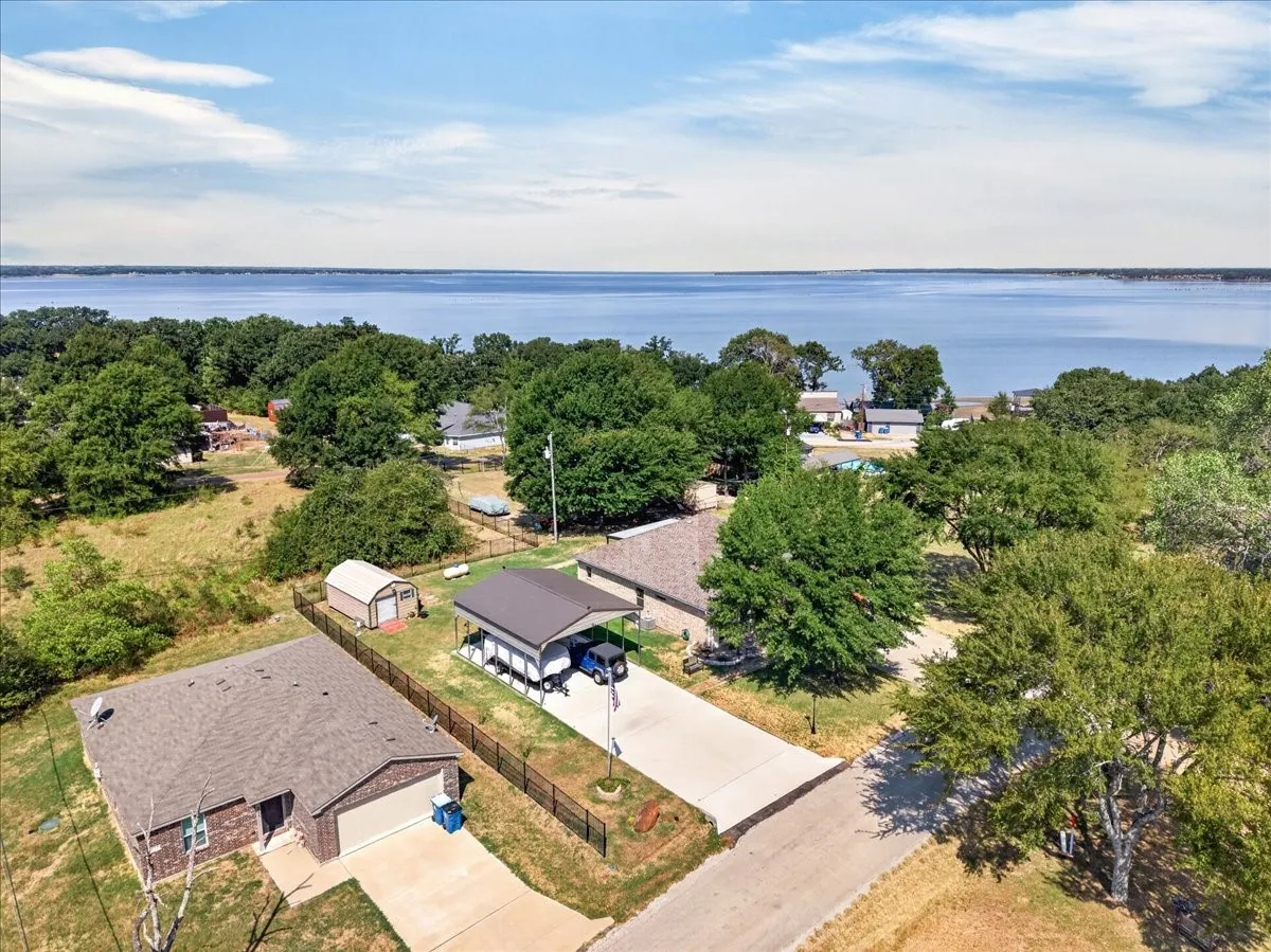 Single Family Residence For Sale in Henderson County , 315 Canoe Court, Gun Barrel City, Texas 75156, 2 Bedroom, 2 Bathroom, 2 Garage spaces, 1,591 Sqft, built in 2017, mls#21380911, Real Estate Agent in Gun Barrel City, Homes For Sale in Henderson county, Homes For Sale in Gun Barrel City, Realtor in Gun Barrel City Texas, Real Estate Brokerage Independent Realty Texas, Luminita Cordes Realtor