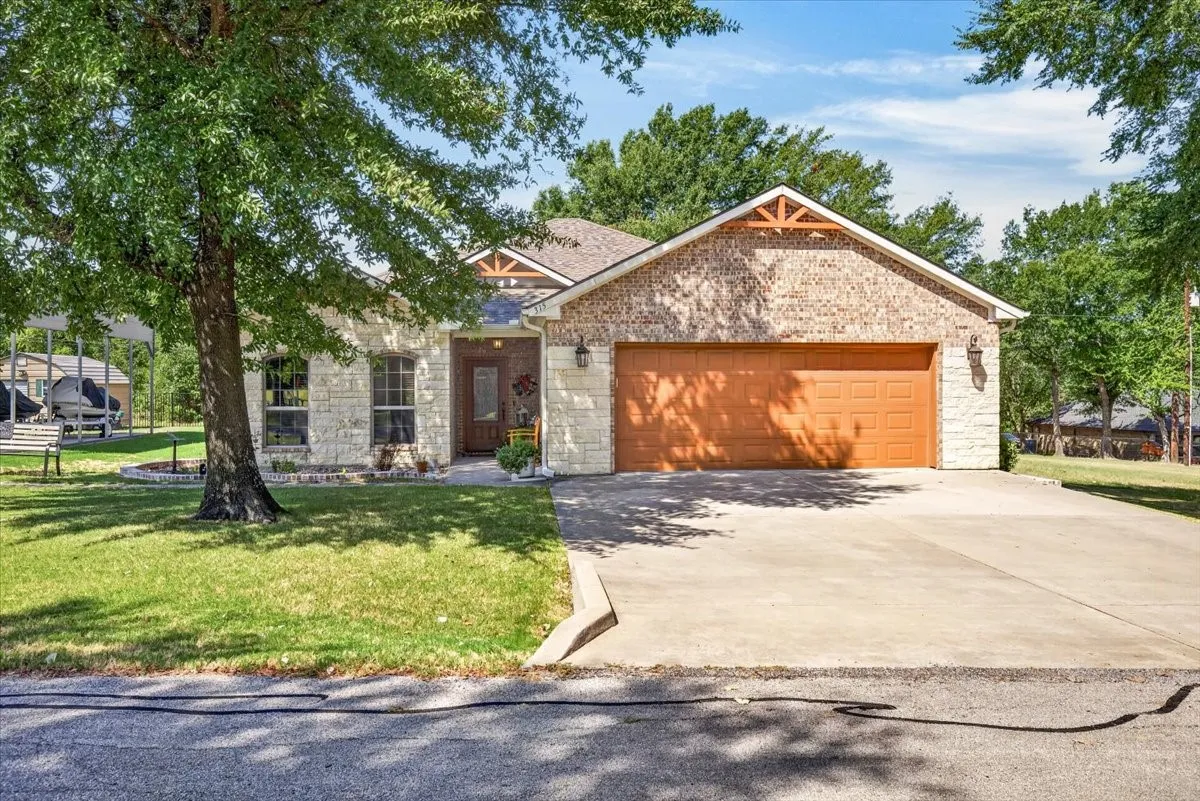 Single Family Residence For Sale in Henderson County , 315 Canoe Court, Gun Barrel City, Texas 75156, 2 Bedroom, 2 Bathroom, 2 Garage spaces, 1,591 Sqft, built in 2017, mls#21380911, Real Estate Agent in Gun Barrel City, Homes For Sale in Henderson county, Homes For Sale in Gun Barrel City, Realtor in Gun Barrel City Texas, Real Estate Brokerage Independent Realty Texas, Luminita Cordes Realtor