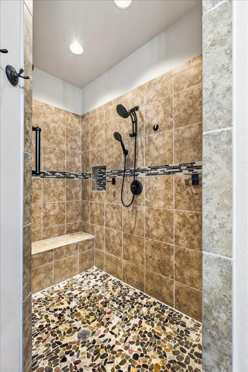 Single Family Residence For Sale in Henderson County , 315 Canoe Court, Gun Barrel City, Texas 75156, 2 Bedroom, 2 Bathroom, 2 Garage spaces, 1,591 Sqft, built in 2017, mls#21380911, Real Estate Agent in Gun Barrel City, Homes For Sale in Henderson county, Homes For Sale in Gun Barrel City, Realtor in Gun Barrel City Texas, Real Estate Brokerage Independent Realty Texas, Luminita Cordes Realtor