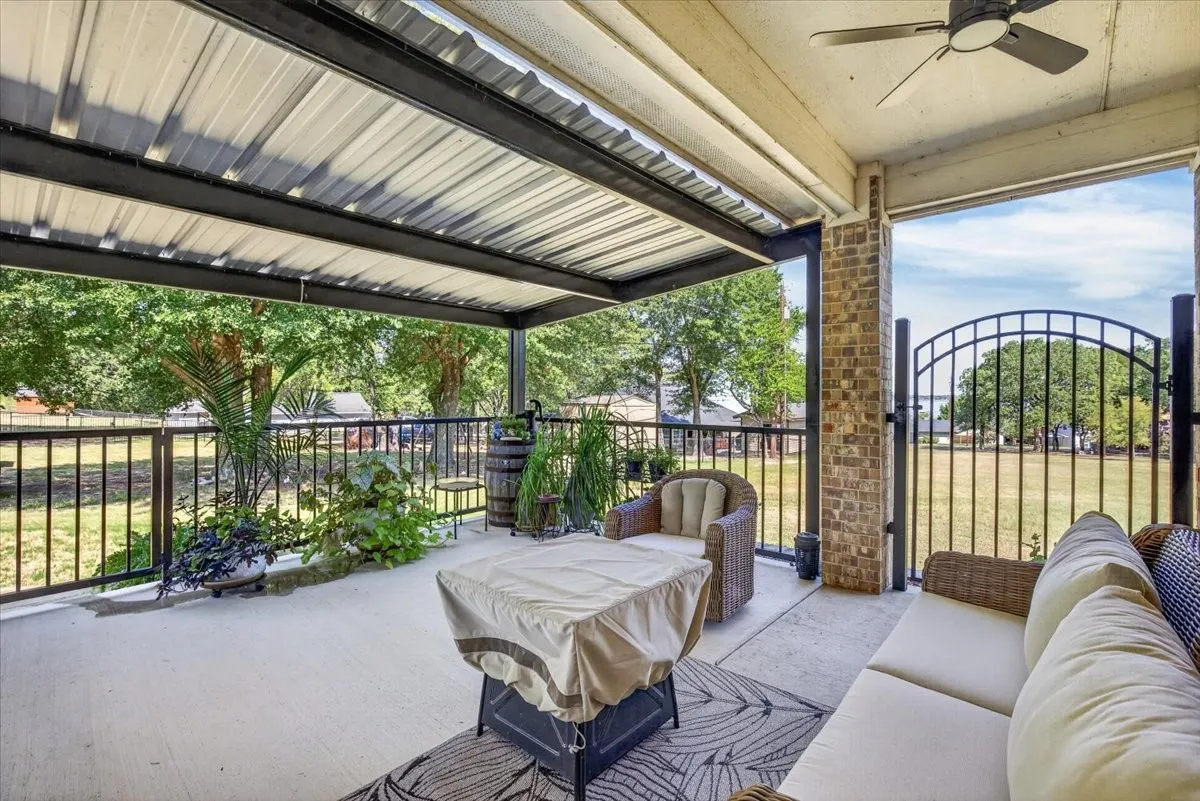 Single Family Residence For Sale in Henderson County , 315 Canoe Court, Gun Barrel City, Texas 75156, 2 Bedroom, 2 Bathroom, 2 Garage spaces, 1,591 Sqft, built in 2017, mls#21380911, Real Estate Agent in Gun Barrel City, Homes For Sale in Henderson county, Homes For Sale in Gun Barrel City, Realtor in Gun Barrel City Texas, Real Estate Brokerage Independent Realty Texas, Luminita Cordes Realtor