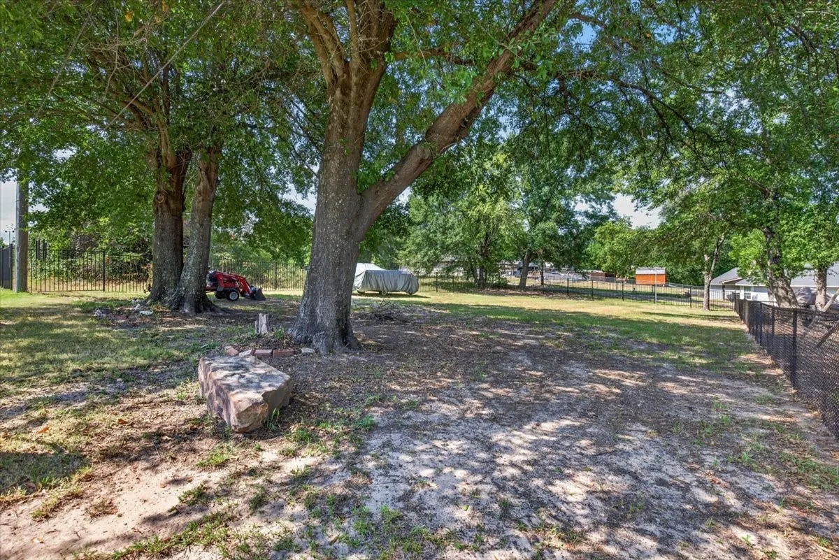 Single Family Residence For Sale in Henderson County , 315 Canoe Court, Gun Barrel City, Texas 75156, 2 Bedroom, 2 Bathroom, 2 Garage spaces, 1,591 Sqft, built in 2017, mls#21380911, Real Estate Agent in Gun Barrel City, Homes For Sale in Henderson county, Homes For Sale in Gun Barrel City, Realtor in Gun Barrel City Texas, Real Estate Brokerage Independent Realty Texas, Luminita Cordes Realtor