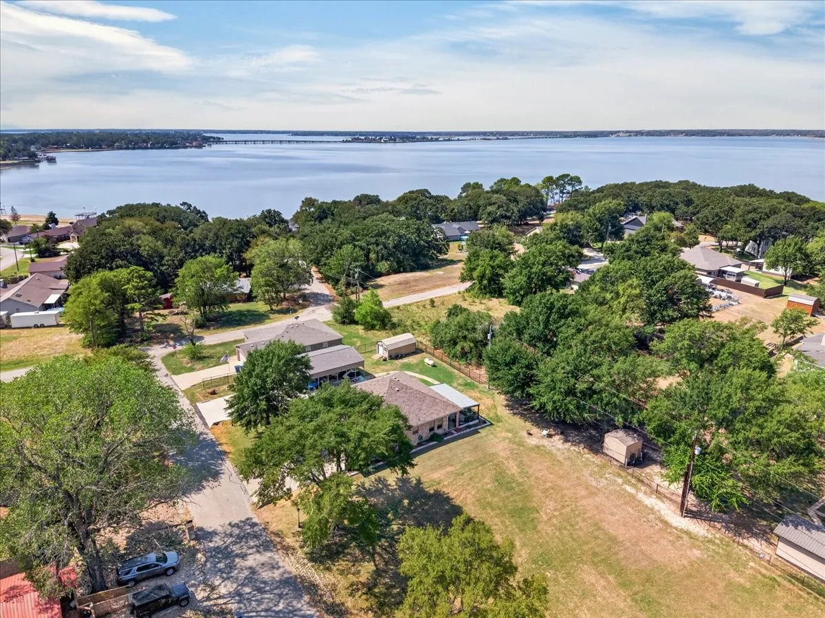 Single Family Residence For Sale in Henderson County , 315 Canoe Court, Gun Barrel City, Texas 75156, 2 Bedroom, 2 Bathroom, 2 Garage spaces, 1,591 Sqft, built in 2017, mls#21380911, Real Estate Agent in Gun Barrel City, Homes For Sale in Henderson county, Homes For Sale in Gun Barrel City, Realtor in Gun Barrel City Texas, Real Estate Brokerage Independent Realty Texas, Luminita Cordes Realtor