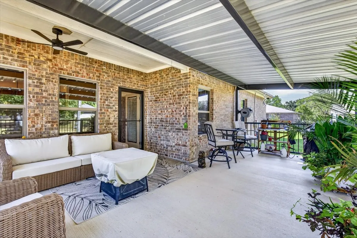 Single Family Residence For Sale in Henderson County , 315 Canoe Court, Gun Barrel City, Texas 75156, 2 Bedroom, 2 Bathroom, 2 Garage spaces, 1,591 Sqft, built in 2017, mls#21380911, Real Estate Agent in Gun Barrel City, Homes For Sale in Henderson county, Homes For Sale in Gun Barrel City, Realtor in Gun Barrel City Texas, Real Estate Brokerage Independent Realty Texas, Luminita Cordes Realtor