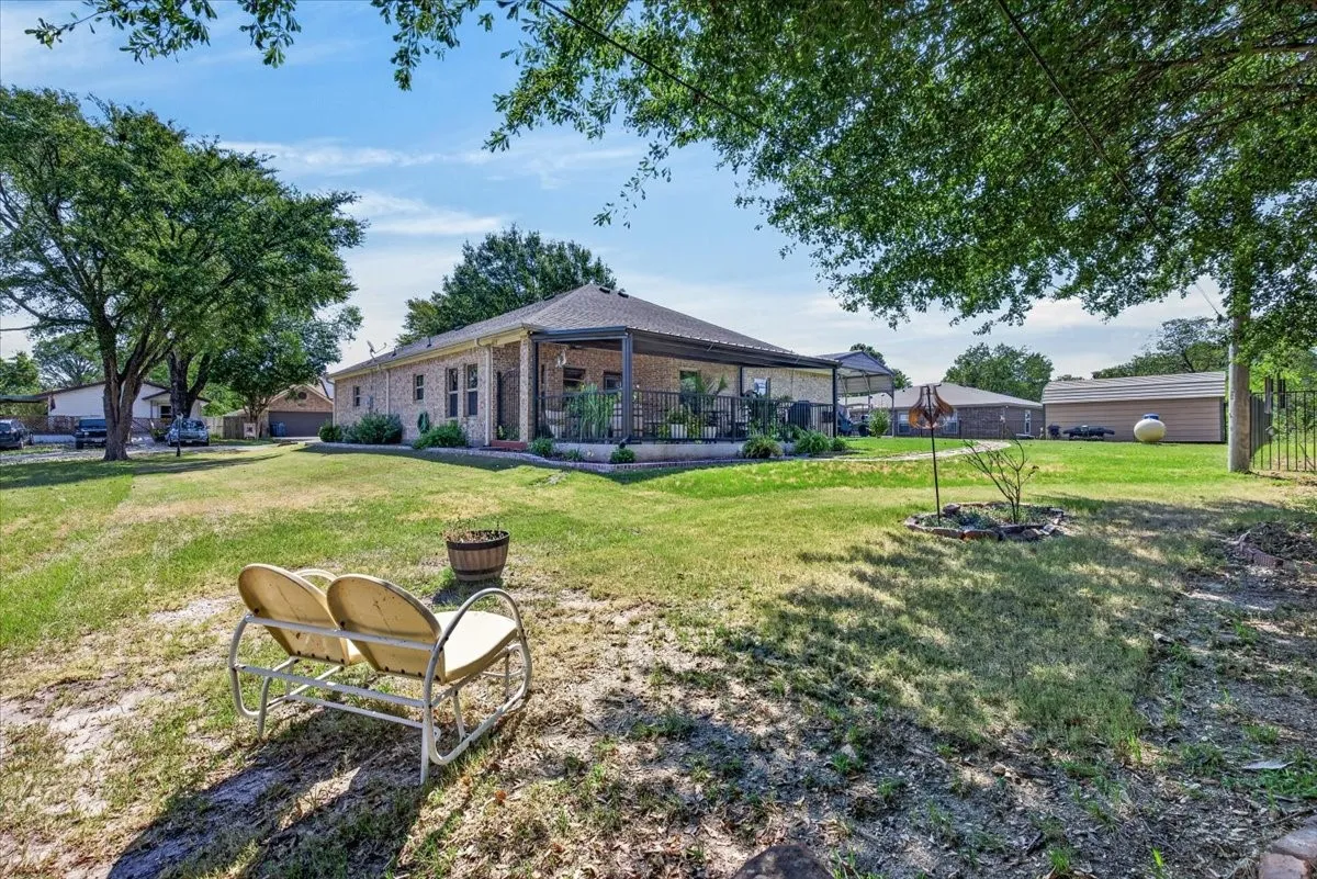 Single Family Residence For Sale in Henderson County , 315 Canoe Court, Gun Barrel City, Texas 75156, 2 Bedroom, 2 Bathroom, 2 Garage spaces, 1,591 Sqft, built in 2017, mls#21380911, Real Estate Agent in Gun Barrel City, Homes For Sale in Henderson county, Homes For Sale in Gun Barrel City, Realtor in Gun Barrel City Texas, Real Estate Brokerage Independent Realty Texas, Luminita Cordes Realtor