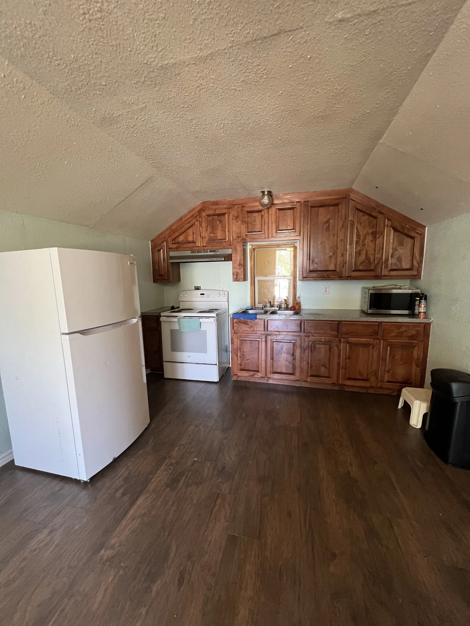Single Family Residence For Rent in Comanche County , 440 HUMPHREY Street, De Leon, Texas 76444, 3 Bedroom, 1 Bathroom, Garage spaces, 972 Sqft, built in 1930, mls#21381718, Real Estate Agent in De Leon, Homes For Rent in Comanche county, Homes For Rent in De Leon, Realtor in De Leon Texas, Real Estate Brokerage Independent Realty Texas, Luminita Cordes Realtor