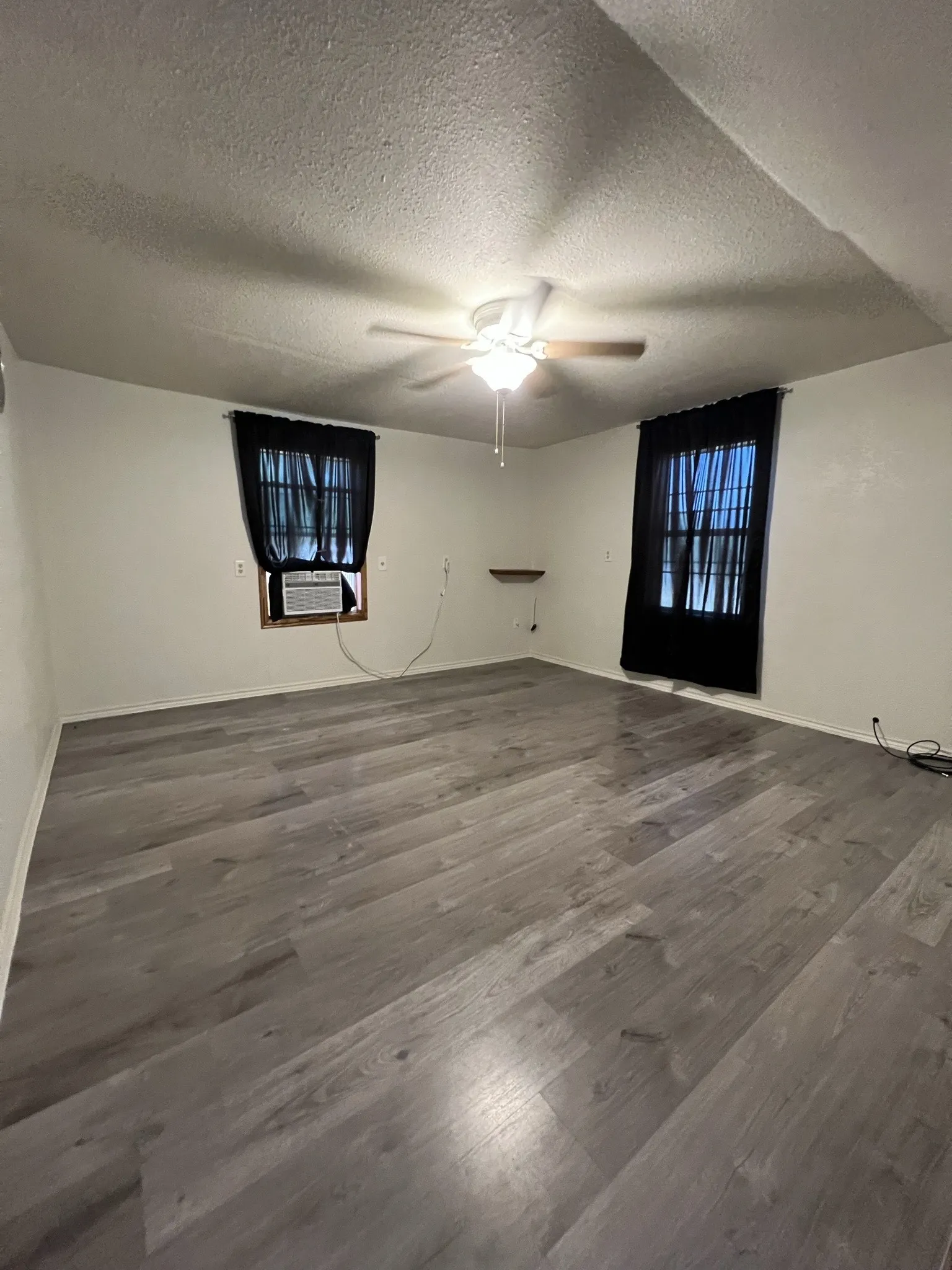 Single Family Residence For Rent in Comanche County , 440 HUMPHREY Street, De Leon, Texas 76444, 3 Bedroom, 1 Bathroom, Garage spaces, 972 Sqft, built in 1930, mls#21381718, Real Estate Agent in De Leon, Homes For Rent in Comanche county, Homes For Rent in De Leon, Realtor in De Leon Texas, Real Estate Brokerage Independent Realty Texas, Luminita Cordes Realtor