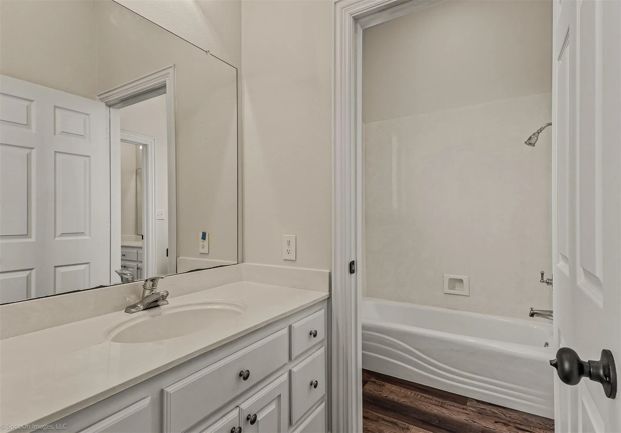 Single Family Residence For Sale in Kaufman County , 15183 Valley View, Forney, Texas 75126, 4 Bedroom, 4 Bathroom, 3 Garage spaces, 2,995 Sqft, built in 1998, mls#21381733, Real Estate Agent in Forney, Homes For Sale in Kaufman county, Homes For Sale in Forney, Realtor in Forney Texas, Real Estate Brokerage Independent Realty Texas, Luminita Cordes Realtor