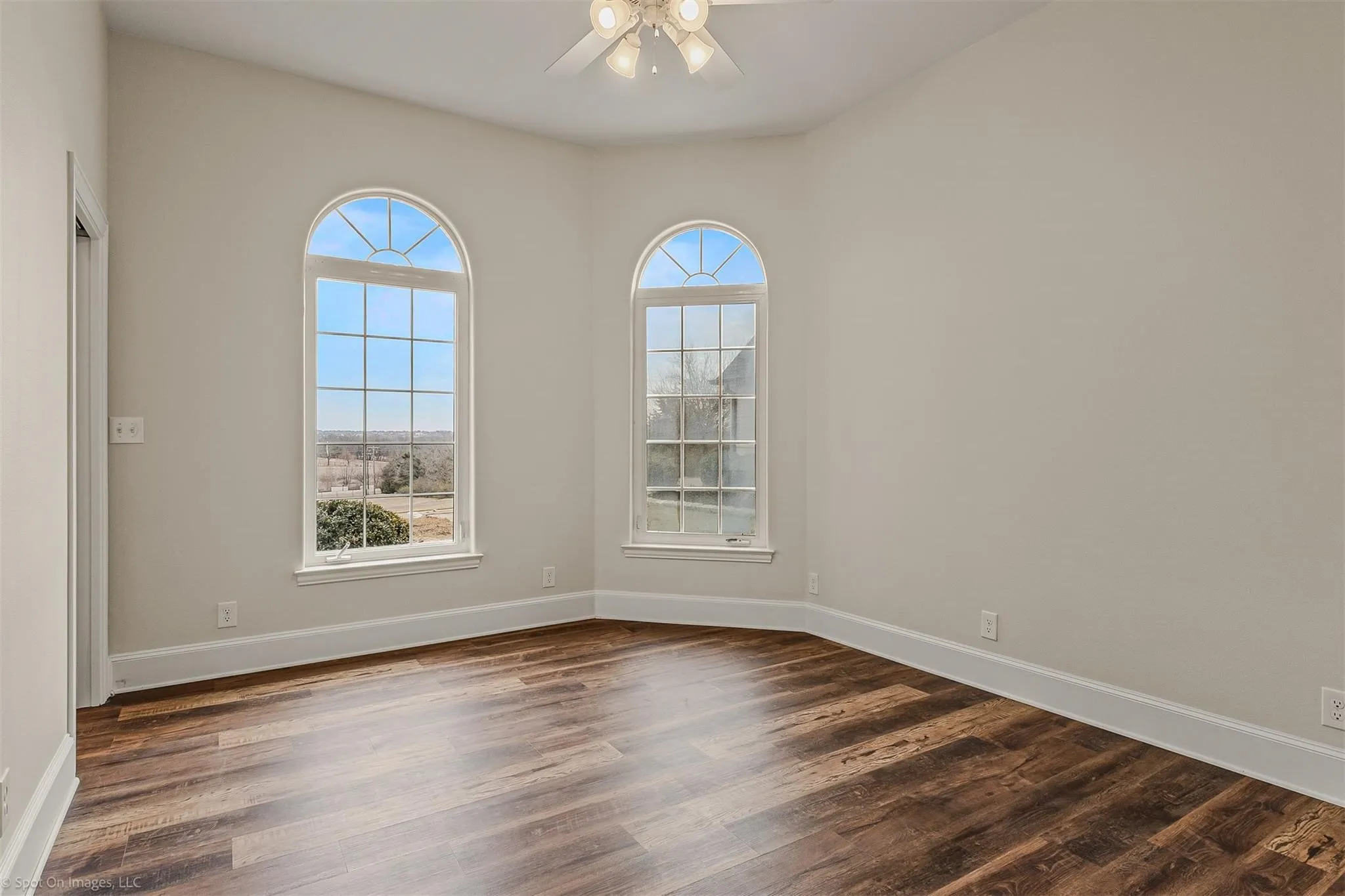 Single Family Residence For Sale in Kaufman County , 15183 Valley View, Forney, Texas 75126, 4 Bedroom, 4 Bathroom, 3 Garage spaces, 2,995 Sqft, built in 1998, mls#21381733, Real Estate Agent in Forney, Homes For Sale in Kaufman county, Homes For Sale in Forney, Realtor in Forney Texas, Real Estate Brokerage Independent Realty Texas, Luminita Cordes Realtor