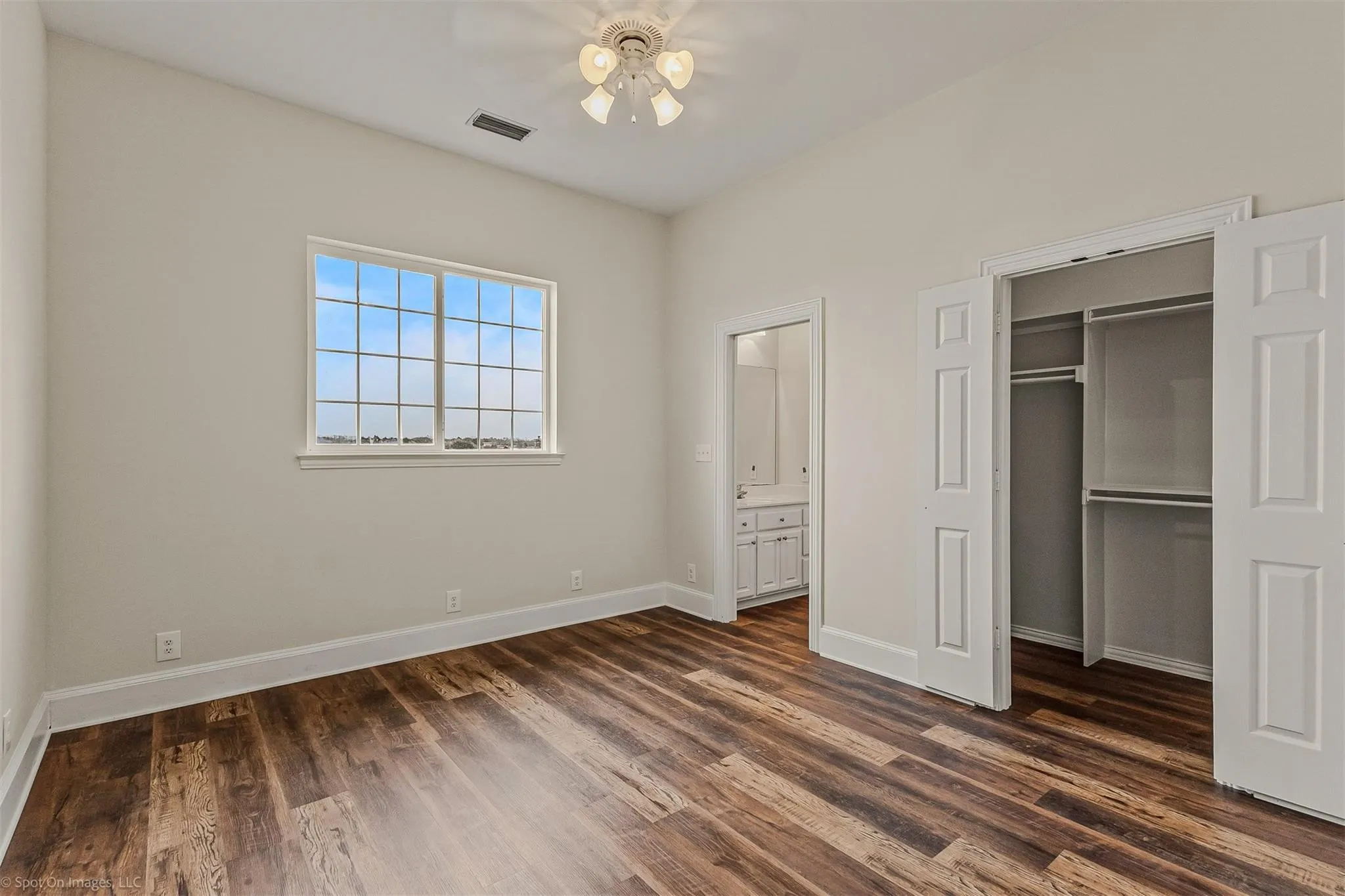 Single Family Residence For Sale in Kaufman County , 15183 Valley View, Forney, Texas 75126, 4 Bedroom, 4 Bathroom, 3 Garage spaces, 2,995 Sqft, built in 1998, mls#21381733, Real Estate Agent in Forney, Homes For Sale in Kaufman county, Homes For Sale in Forney, Realtor in Forney Texas, Real Estate Brokerage Independent Realty Texas, Luminita Cordes Realtor