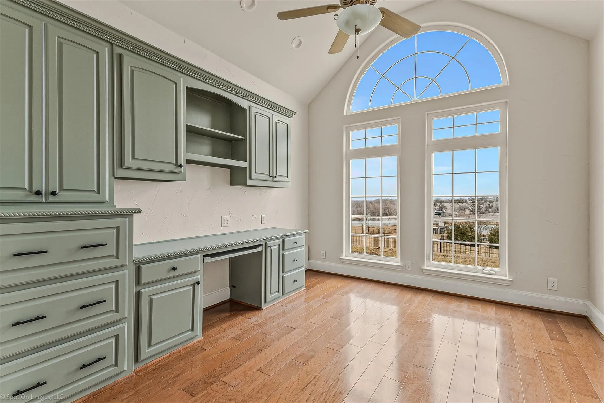 Single Family Residence For Sale in Kaufman County , 15183 Valley View, Forney, Texas 75126, 4 Bedroom, 4 Bathroom, 3 Garage spaces, 2,995 Sqft, built in 1998, mls#21381733, Real Estate Agent in Forney, Homes For Sale in Kaufman county, Homes For Sale in Forney, Realtor in Forney Texas, Real Estate Brokerage Independent Realty Texas, Luminita Cordes Realtor