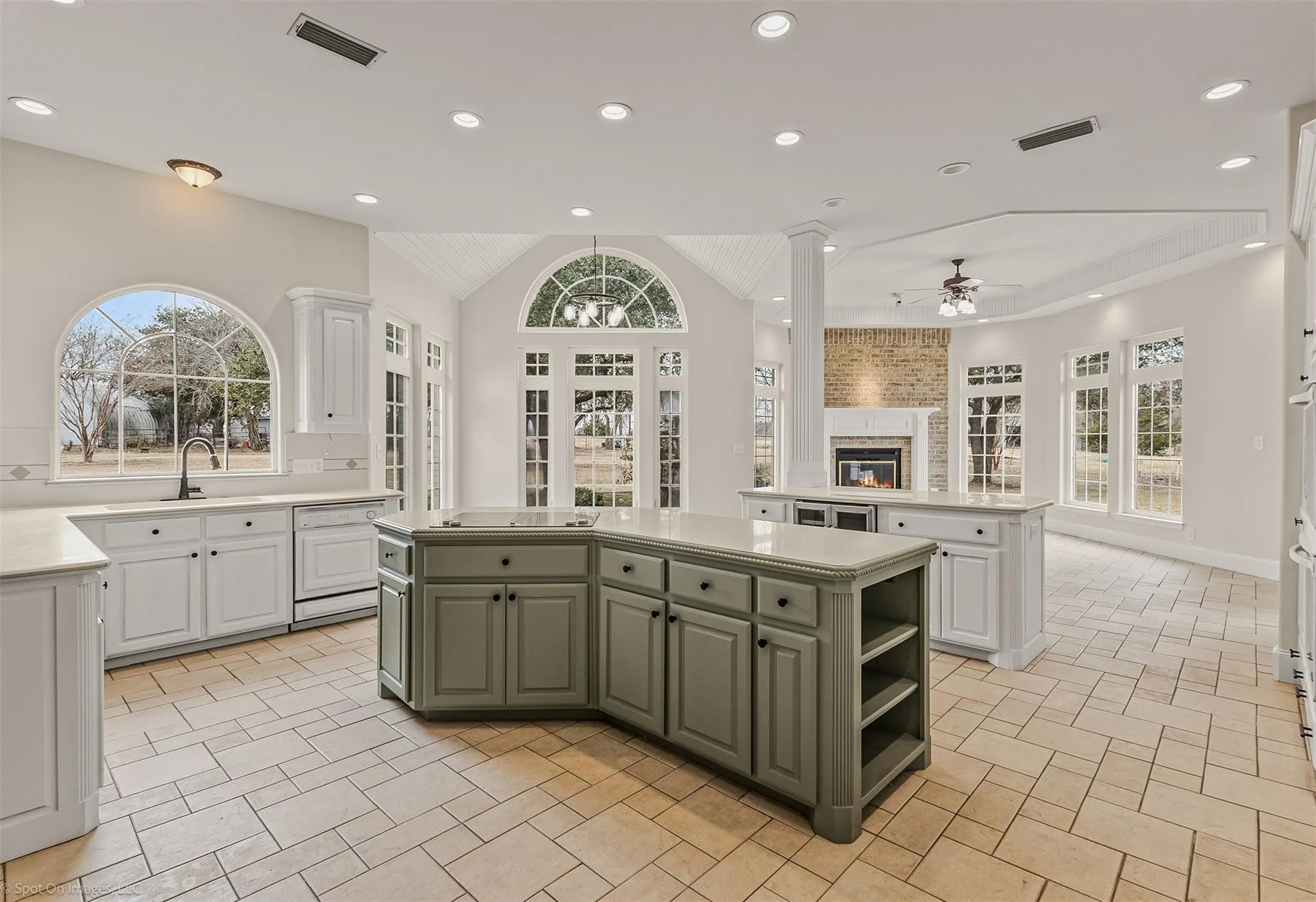 Single Family Residence For Sale in Kaufman County , 15183 Valley View, Forney, Texas 75126, 4 Bedroom, 4 Bathroom, 3 Garage spaces, 2,995 Sqft, built in 1998, mls#21381733, Real Estate Agent in Forney, Homes For Sale in Kaufman county, Homes For Sale in Forney, Realtor in Forney Texas, Real Estate Brokerage Independent Realty Texas, Luminita Cordes Realtor