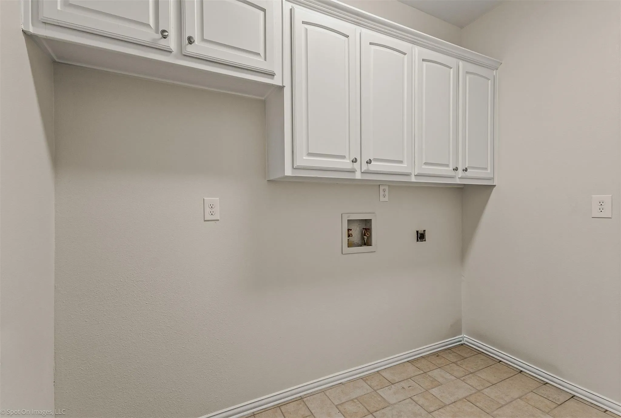 Single Family Residence For Sale in Kaufman County , 15183 Valley View, Forney, Texas 75126, 4 Bedroom, 4 Bathroom, 3 Garage spaces, 2,995 Sqft, built in 1998, mls#21381733, Real Estate Agent in Forney, Homes For Sale in Kaufman county, Homes For Sale in Forney, Realtor in Forney Texas, Real Estate Brokerage Independent Realty Texas, Luminita Cordes Realtor
