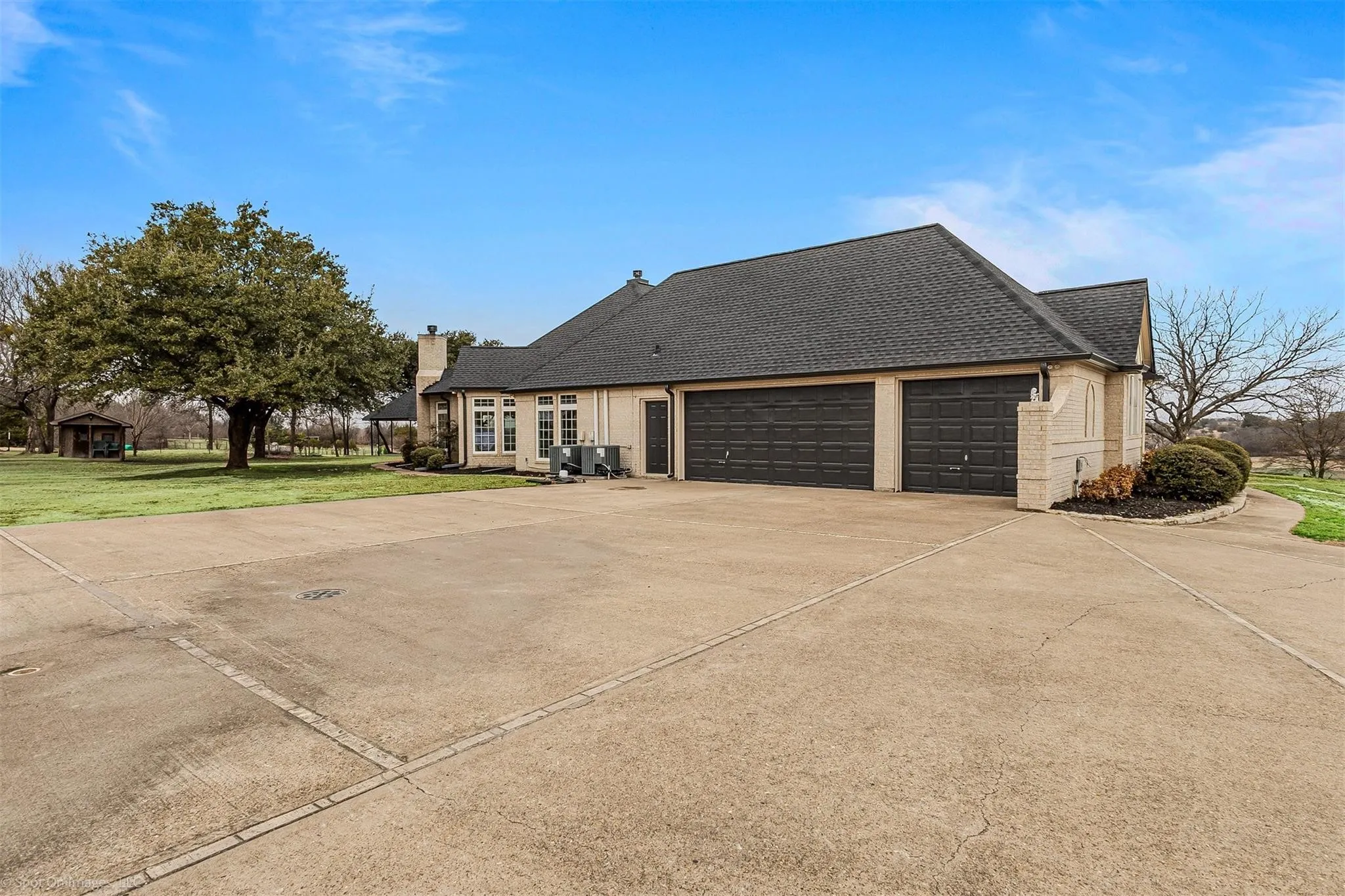 Single Family Residence For Sale in Kaufman County , 15183 Valley View, Forney, Texas 75126, 4 Bedroom, 4 Bathroom, 3 Garage spaces, 2,995 Sqft, built in 1998, mls#21381733, Real Estate Agent in Forney, Homes For Sale in Kaufman county, Homes For Sale in Forney, Realtor in Forney Texas, Real Estate Brokerage Independent Realty Texas, Luminita Cordes Realtor