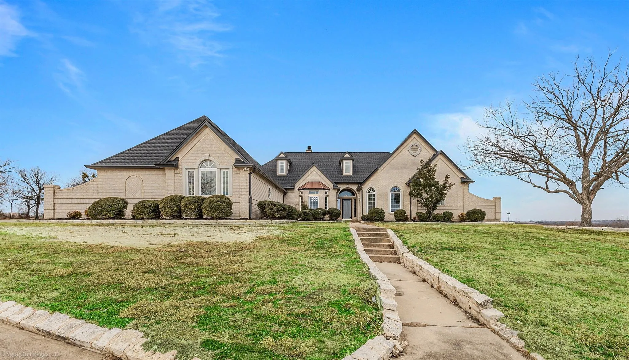 Single Family Residence For Sale in Kaufman County , 15183 Valley View, Forney, Texas 75126, 4 Bedroom, 4 Bathroom, 3 Garage spaces, 2,995 Sqft, built in 1998, mls#21381733, Real Estate Agent in Forney, Homes For Sale in Kaufman county, Homes For Sale in Forney, Realtor in Forney Texas, Real Estate Brokerage Independent Realty Texas, Luminita Cordes Realtor
