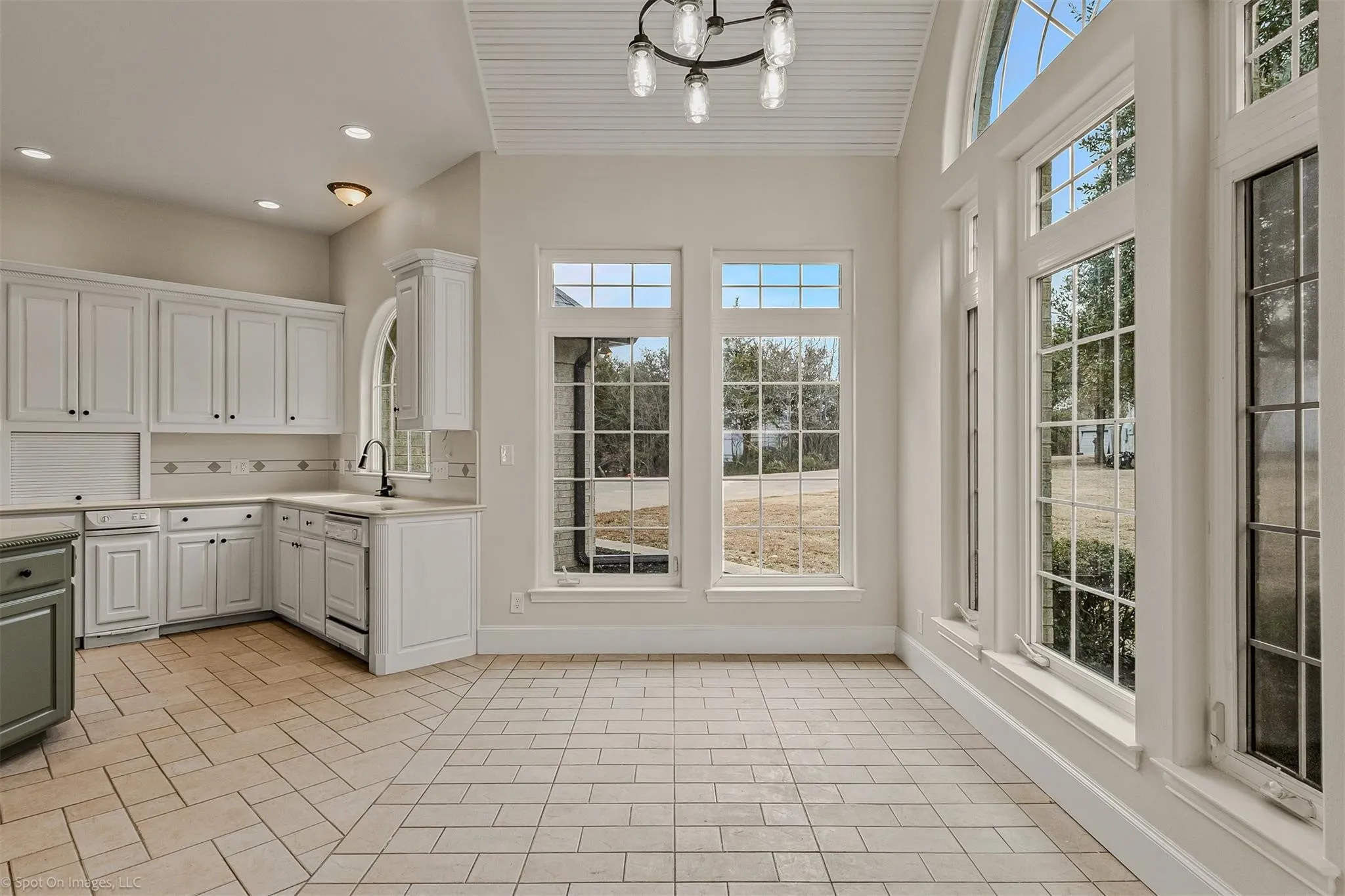 Single Family Residence For Sale in Kaufman County , 15183 Valley View, Forney, Texas 75126, 4 Bedroom, 4 Bathroom, 3 Garage spaces, 2,995 Sqft, built in 1998, mls#21381733, Real Estate Agent in Forney, Homes For Sale in Kaufman county, Homes For Sale in Forney, Realtor in Forney Texas, Real Estate Brokerage Independent Realty Texas, Luminita Cordes Realtor