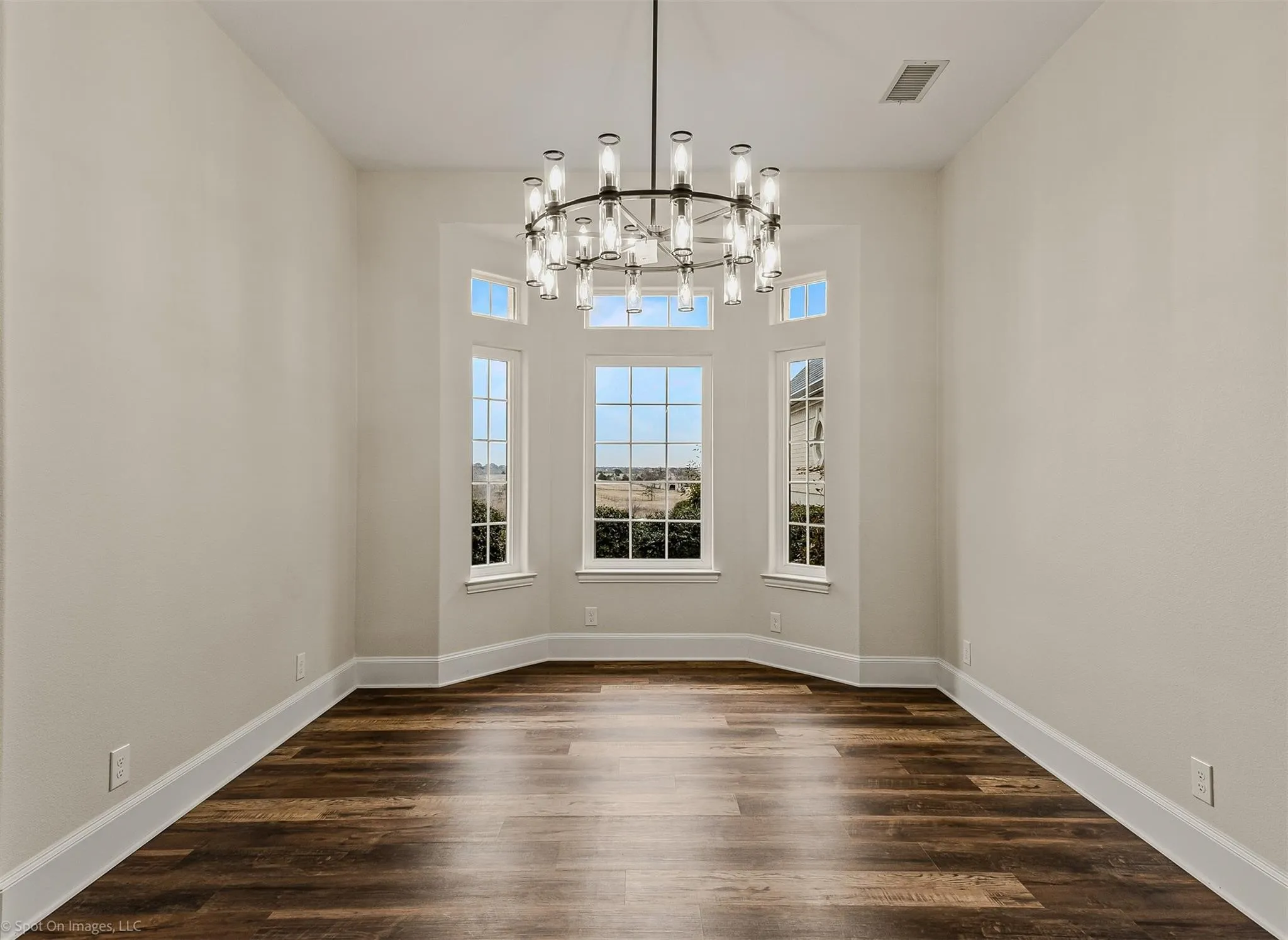Single Family Residence For Sale in Kaufman County , 15183 Valley View, Forney, Texas 75126, 4 Bedroom, 4 Bathroom, 3 Garage spaces, 2,995 Sqft, built in 1998, mls#21381733, Real Estate Agent in Forney, Homes For Sale in Kaufman county, Homes For Sale in Forney, Realtor in Forney Texas, Real Estate Brokerage Independent Realty Texas, Luminita Cordes Realtor