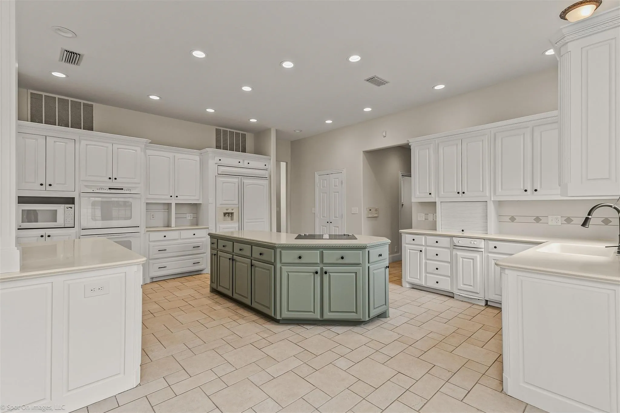 Single Family Residence For Sale in Kaufman County , 15183 Valley View, Forney, Texas 75126, 4 Bedroom, 4 Bathroom, 3 Garage spaces, 2,995 Sqft, built in 1998, mls#21381733, Real Estate Agent in Forney, Homes For Sale in Kaufman county, Homes For Sale in Forney, Realtor in Forney Texas, Real Estate Brokerage Independent Realty Texas, Luminita Cordes Realtor
