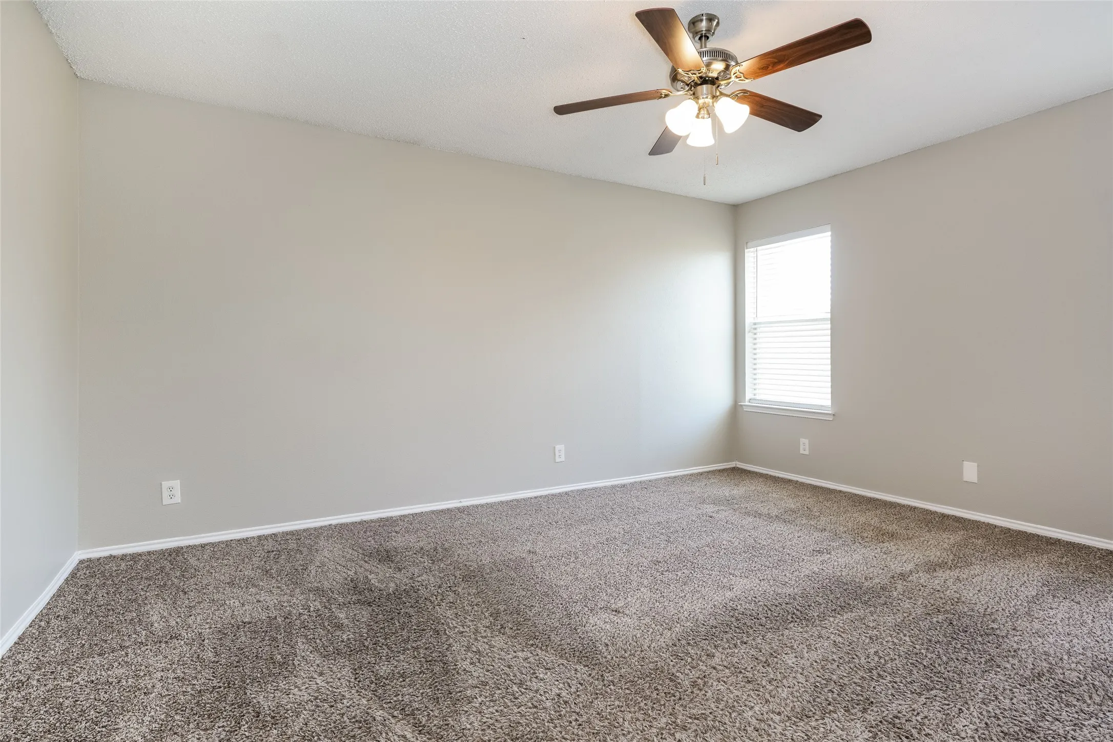 Single Family Residence For Rent in Tarrant County , 8128 Modesto Drive, Arlington, Texas 76001, 4 Bedroom, 2 Bathroom, 2 Garage spaces, 1,846 Sqft, built in 2000, mls#21381734, Real Estate Agent in Arlington, Homes For Rent in Tarrant county, Homes For Rent in Arlington, Realtor in Arlington Texas, Real Estate Brokerage Independent Realty Texas, Luminita Cordes Realtor