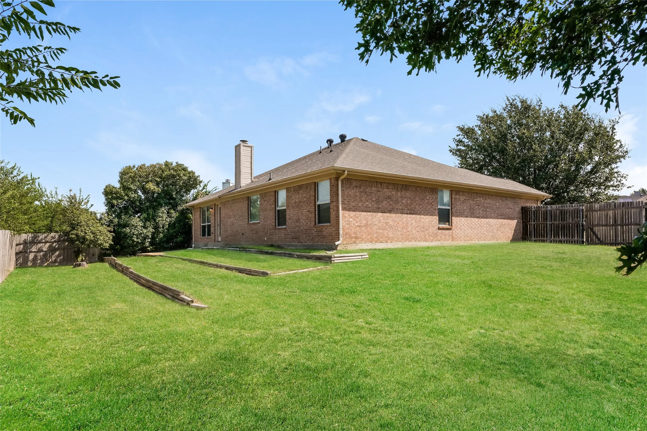 Single Family Residence For Rent in Tarrant County , 8128 Modesto Drive, Arlington, Texas 76001, 4 Bedroom, 2 Bathroom, 2 Garage spaces, 1,846 Sqft, built in 2000, mls#21381734, Real Estate Agent in Arlington, Homes For Rent in Tarrant county, Homes For Rent in Arlington, Realtor in Arlington Texas, Real Estate Brokerage Independent Realty Texas, Luminita Cordes Realtor