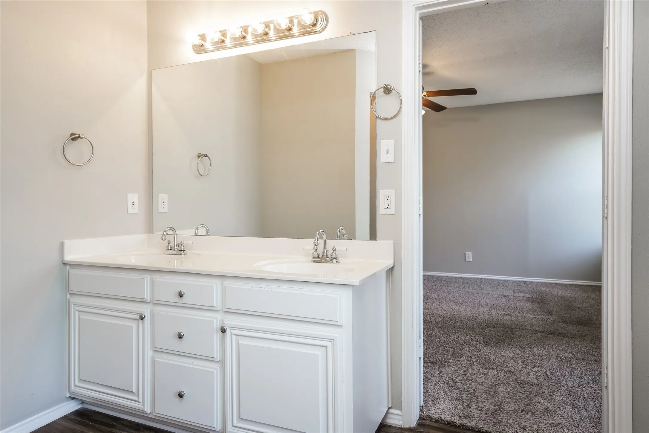 Single Family Residence For Rent in Tarrant County , 8128 Modesto Drive, Arlington, Texas 76001, 4 Bedroom, 2 Bathroom, 2 Garage spaces, 1,846 Sqft, built in 2000, mls#21381734, Real Estate Agent in Arlington, Homes For Rent in Tarrant county, Homes For Rent in Arlington, Realtor in Arlington Texas, Real Estate Brokerage Independent Realty Texas, Luminita Cordes Realtor