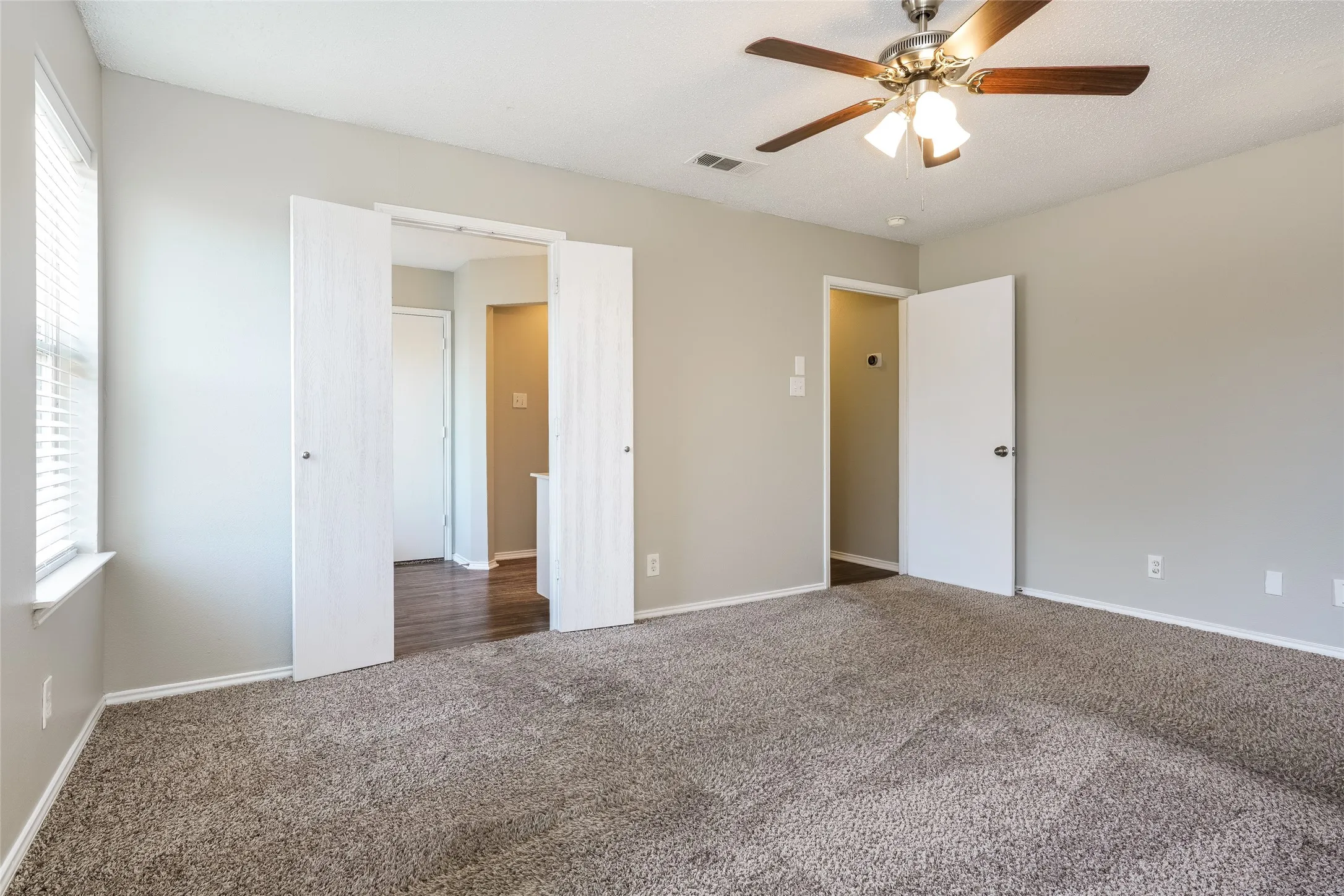 Single Family Residence For Rent in Tarrant County , 8128 Modesto Drive, Arlington, Texas 76001, 4 Bedroom, 2 Bathroom, 2 Garage spaces, 1,846 Sqft, built in 2000, mls#21381734, Real Estate Agent in Arlington, Homes For Rent in Tarrant county, Homes For Rent in Arlington, Realtor in Arlington Texas, Real Estate Brokerage Independent Realty Texas, Luminita Cordes Realtor