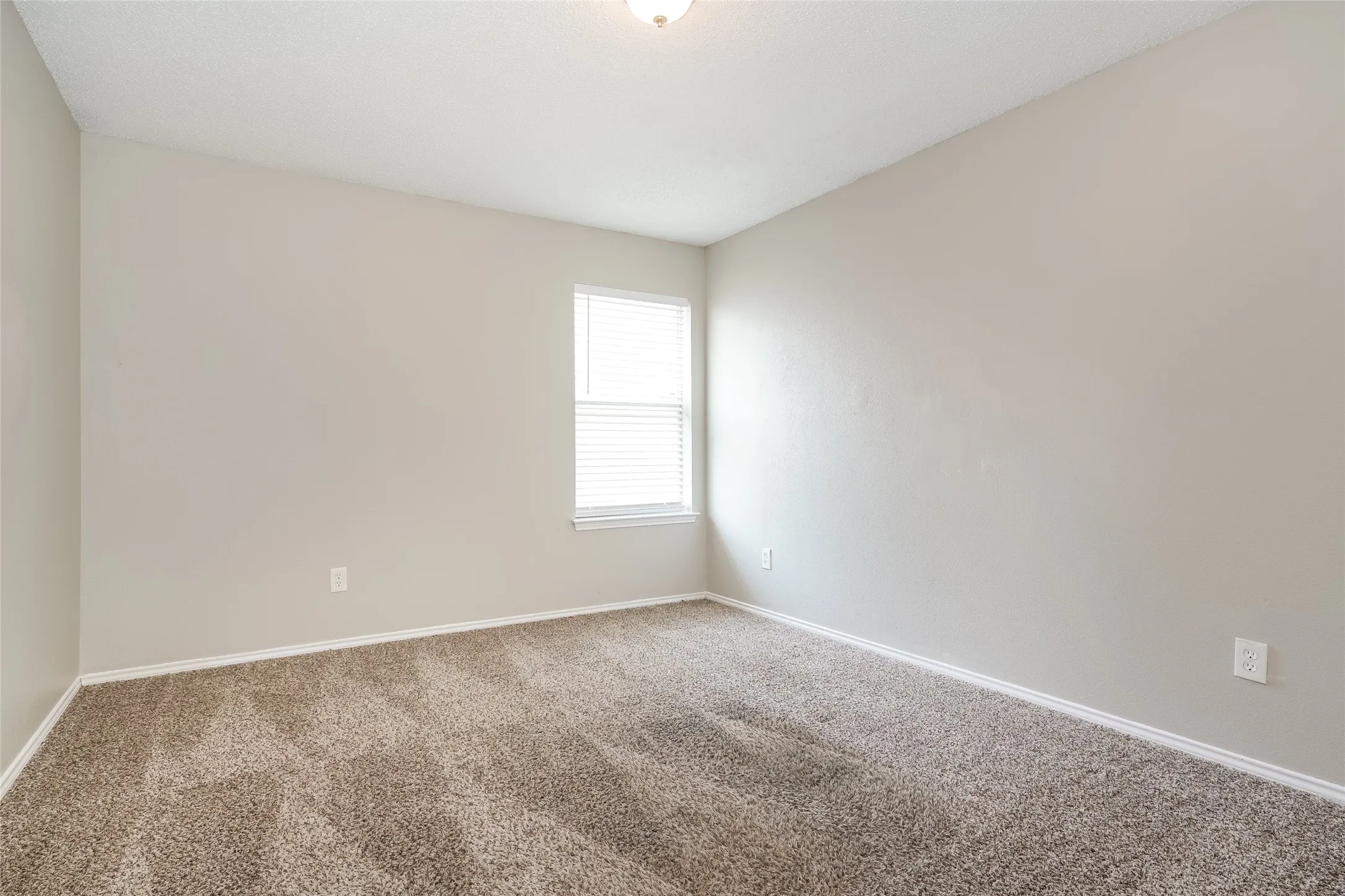 Single Family Residence For Rent in Tarrant County , 8128 Modesto Drive, Arlington, Texas 76001, 4 Bedroom, 2 Bathroom, 2 Garage spaces, 1,846 Sqft, built in 2000, mls#21381734, Real Estate Agent in Arlington, Homes For Rent in Tarrant county, Homes For Rent in Arlington, Realtor in Arlington Texas, Real Estate Brokerage Independent Realty Texas, Luminita Cordes Realtor