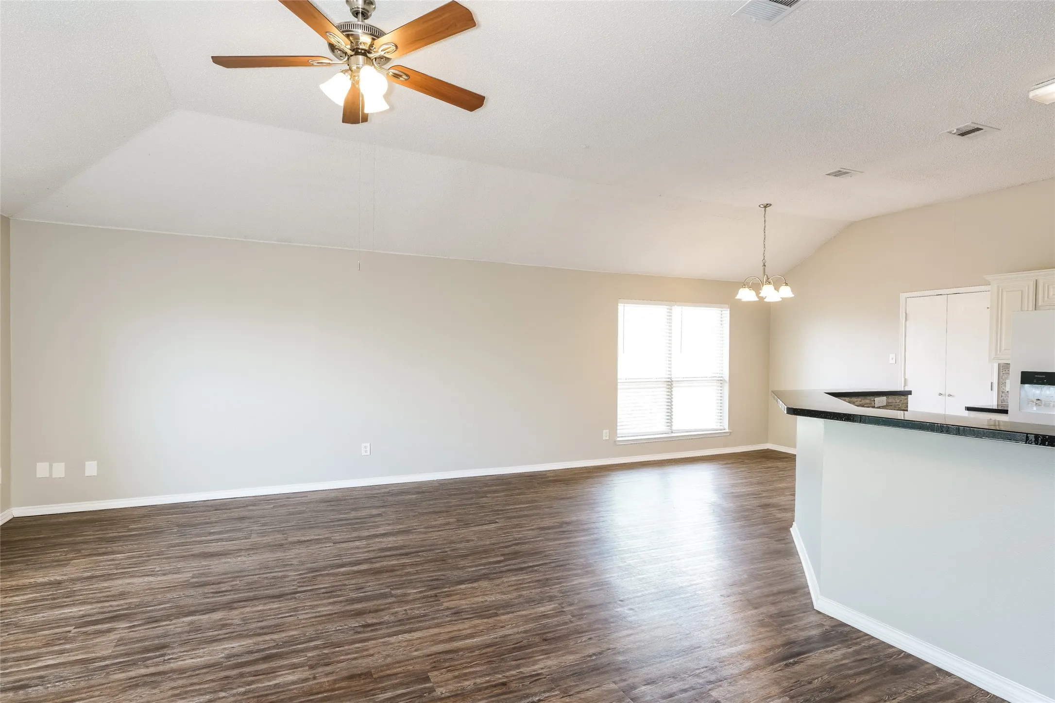 Single Family Residence For Rent in Tarrant County , 8128 Modesto Drive, Arlington, Texas 76001, 4 Bedroom, 2 Bathroom, 2 Garage spaces, 1,846 Sqft, built in 2000, mls#21381734, Real Estate Agent in Arlington, Homes For Rent in Tarrant county, Homes For Rent in Arlington, Realtor in Arlington Texas, Real Estate Brokerage Independent Realty Texas, Luminita Cordes Realtor