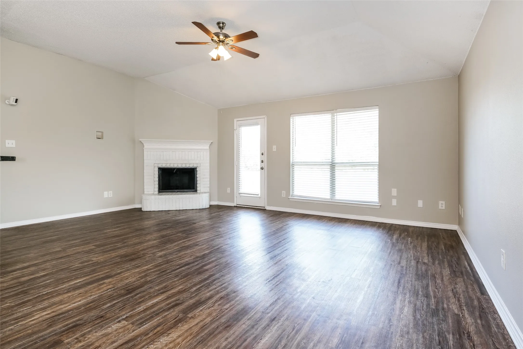 Single Family Residence For Rent in Tarrant County , 8128 Modesto Drive, Arlington, Texas 76001, 4 Bedroom, 2 Bathroom, 2 Garage spaces, 1,846 Sqft, built in 2000, mls#21381734, Real Estate Agent in Arlington, Homes For Rent in Tarrant county, Homes For Rent in Arlington, Realtor in Arlington Texas, Real Estate Brokerage Independent Realty Texas, Luminita Cordes Realtor