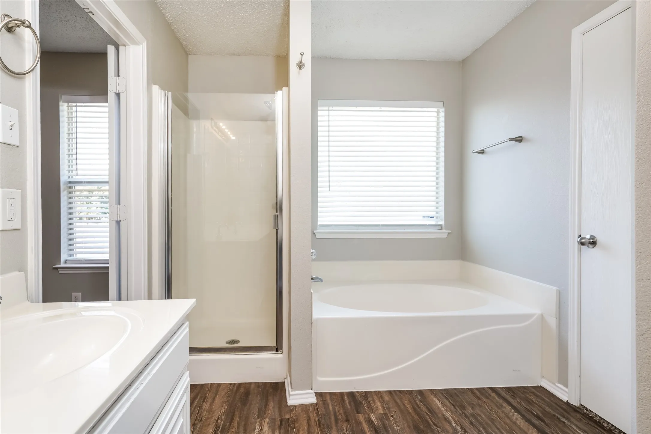 Single Family Residence For Rent in Tarrant County , 8128 Modesto Drive, Arlington, Texas 76001, 4 Bedroom, 2 Bathroom, 2 Garage spaces, 1,846 Sqft, built in 2000, mls#21381734, Real Estate Agent in Arlington, Homes For Rent in Tarrant county, Homes For Rent in Arlington, Realtor in Arlington Texas, Real Estate Brokerage Independent Realty Texas, Luminita Cordes Realtor