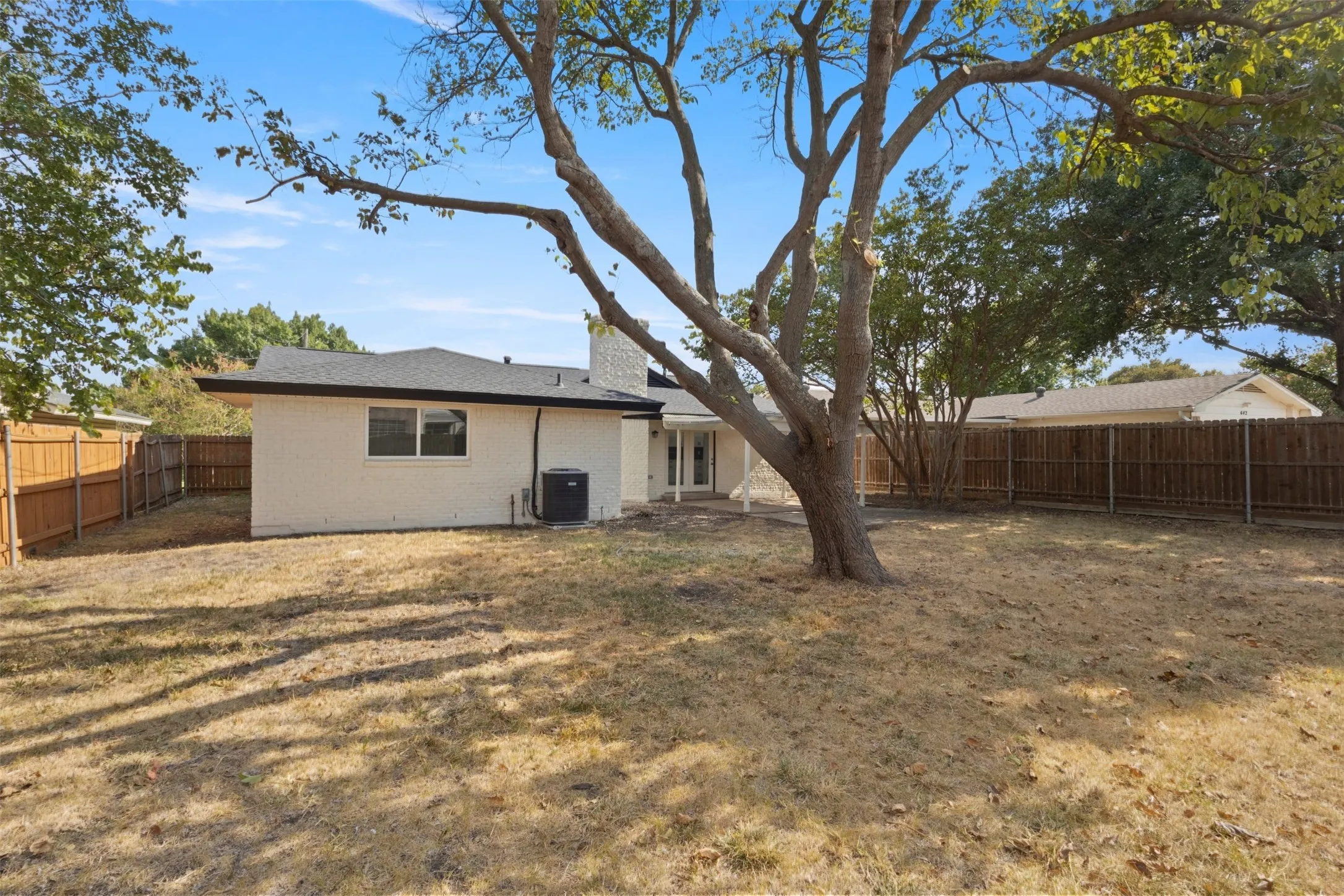 Single Family Residence For Sale in Dallas County , 640 Cambridge Drive, Richardson, Texas 75080, 3 Bedroom, 2 Bathroom, 2 Garage spaces, 1,389 Sqft, built in 1965, mls#21380810, Real Estate Agent in Richardson, Homes For Sale in Dallas county, Homes For Sale in Richardson, Realtor in Richardson Texas, Real Estate Brokerage Independent Realty Texas, Luminita Cordes Realtor