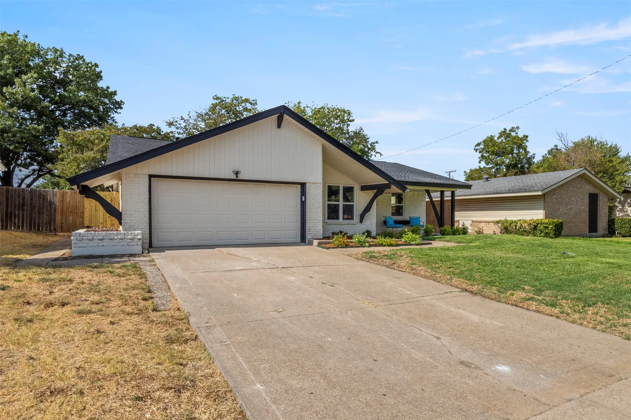 Single Family Residence For Sale in Dallas County , 640 Cambridge Drive, Richardson, Texas 75080, 3 Bedroom, 2 Bathroom, 2 Garage spaces, 1,389 Sqft, built in 1965, mls#21380810, Real Estate Agent in Richardson, Homes For Sale in Dallas county, Homes For Sale in Richardson, Realtor in Richardson Texas, Real Estate Brokerage Independent Realty Texas, Luminita Cordes Realtor