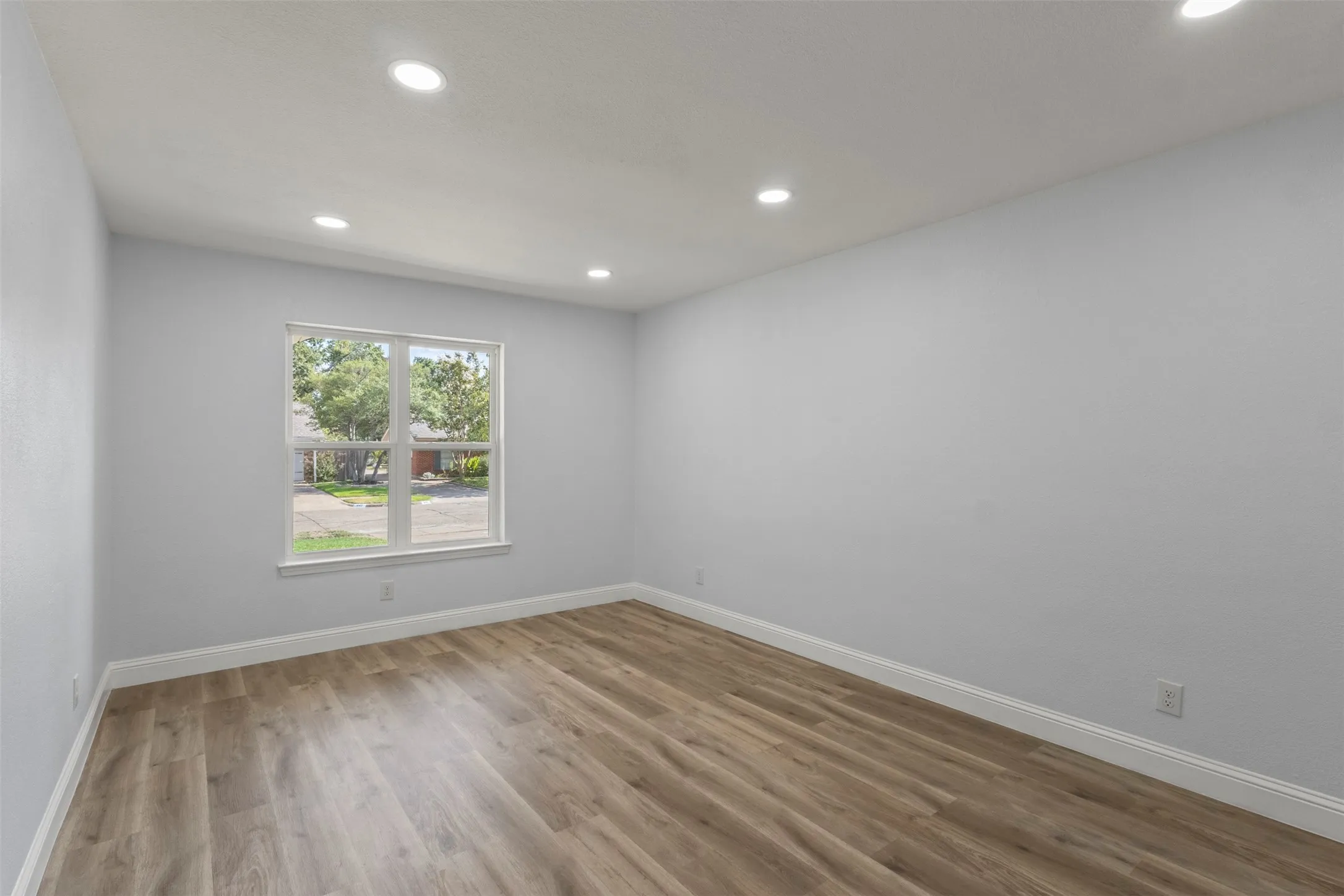 Single Family Residence For Sale in Dallas County , 640 Cambridge Drive, Richardson, Texas 75080, 3 Bedroom, 2 Bathroom, 2 Garage spaces, 1,389 Sqft, built in 1965, mls#21380810, Real Estate Agent in Richardson, Homes For Sale in Dallas county, Homes For Sale in Richardson, Realtor in Richardson Texas, Real Estate Brokerage Independent Realty Texas, Luminita Cordes Realtor