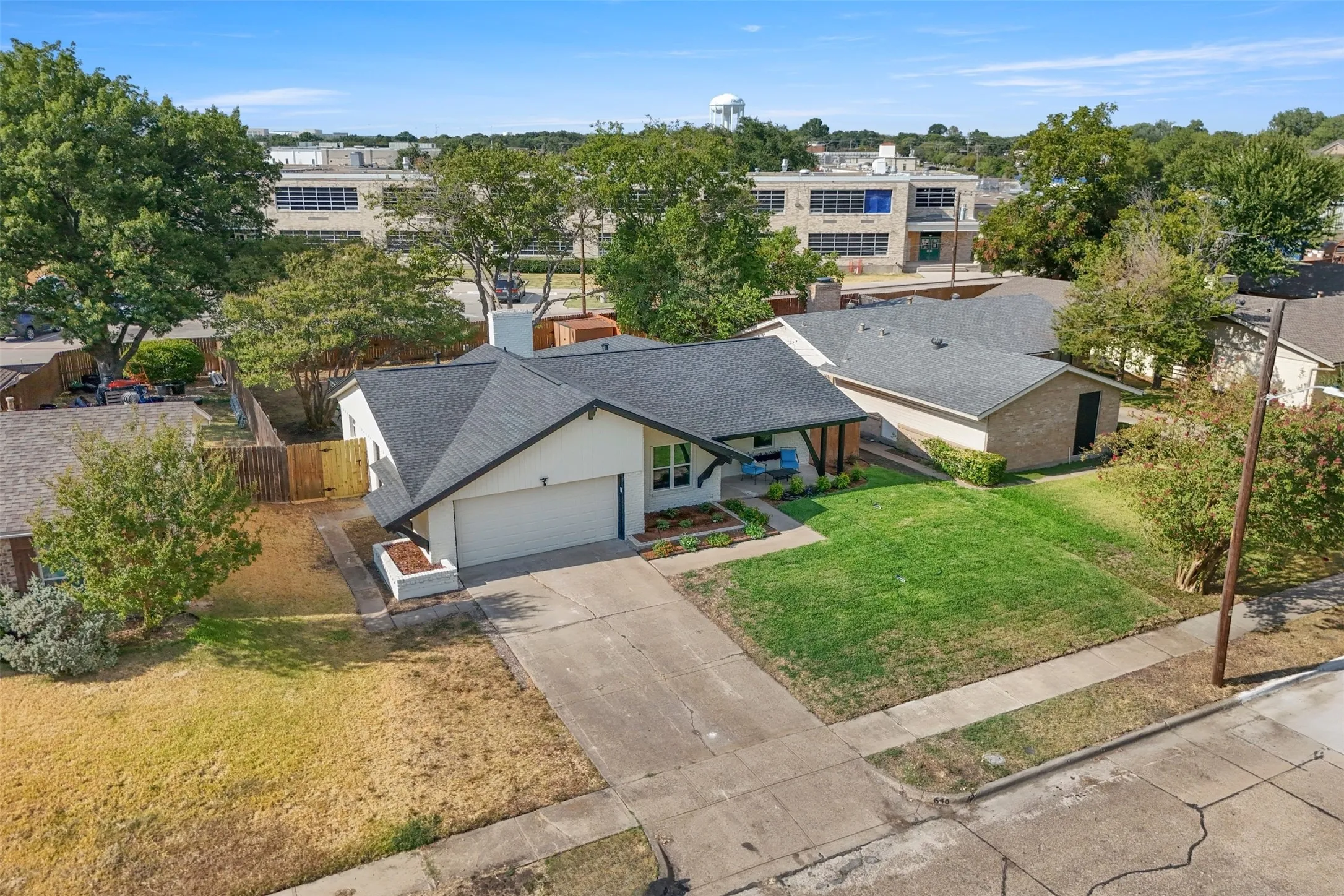 Single Family Residence For Sale in Dallas County , 640 Cambridge Drive, Richardson, Texas 75080, 3 Bedroom, 2 Bathroom, 2 Garage spaces, 1,389 Sqft, built in 1965, mls#21380810, Real Estate Agent in Richardson, Homes For Sale in Dallas county, Homes For Sale in Richardson, Realtor in Richardson Texas, Real Estate Brokerage Independent Realty Texas, Luminita Cordes Realtor