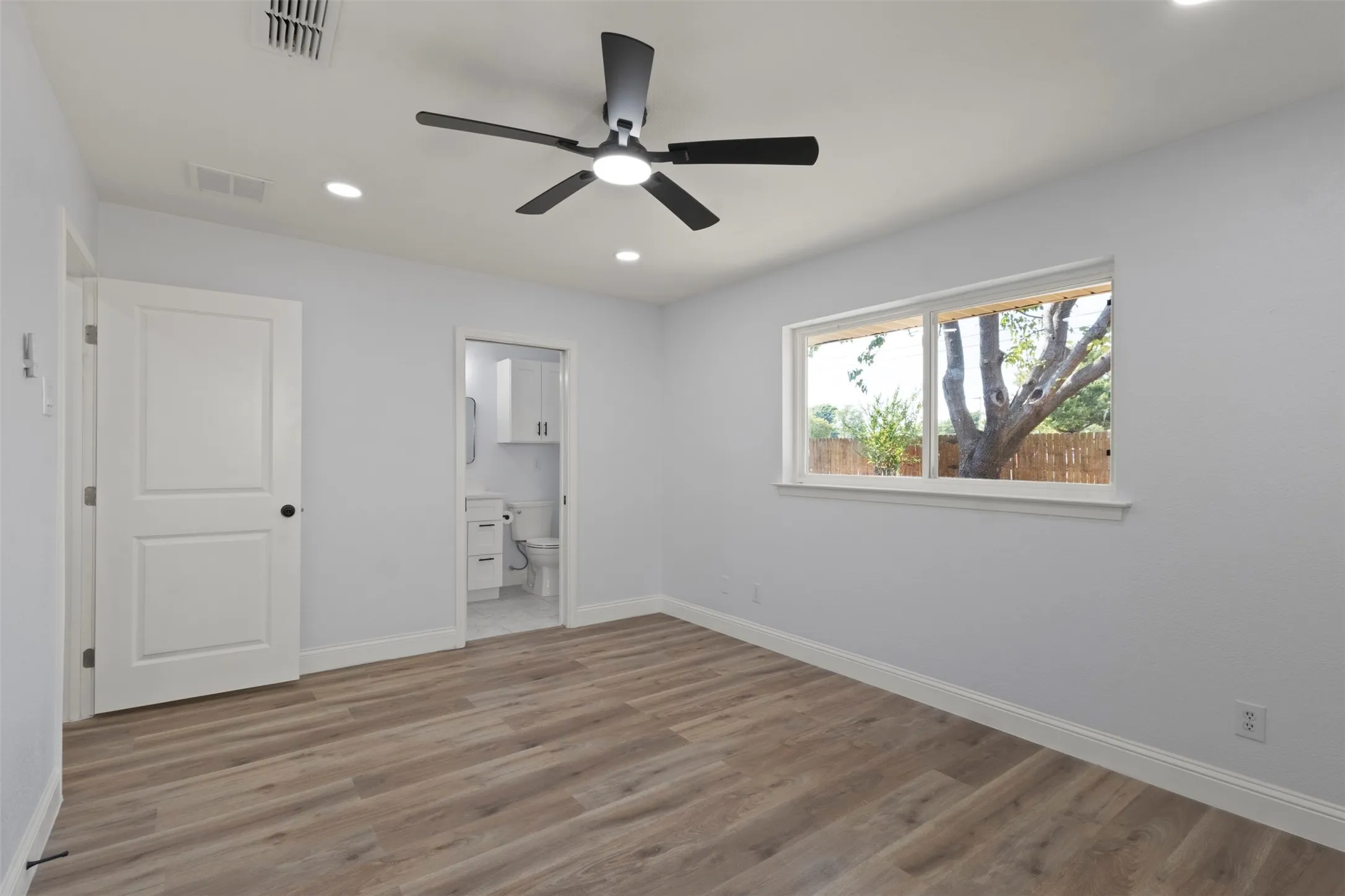 Single Family Residence For Sale in Dallas County , 640 Cambridge Drive, Richardson, Texas 75080, 3 Bedroom, 2 Bathroom, 2 Garage spaces, 1,389 Sqft, built in 1965, mls#21380810, Real Estate Agent in Richardson, Homes For Sale in Dallas county, Homes For Sale in Richardson, Realtor in Richardson Texas, Real Estate Brokerage Independent Realty Texas, Luminita Cordes Realtor